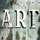 Lettres d'enseigne formant le mot "art"