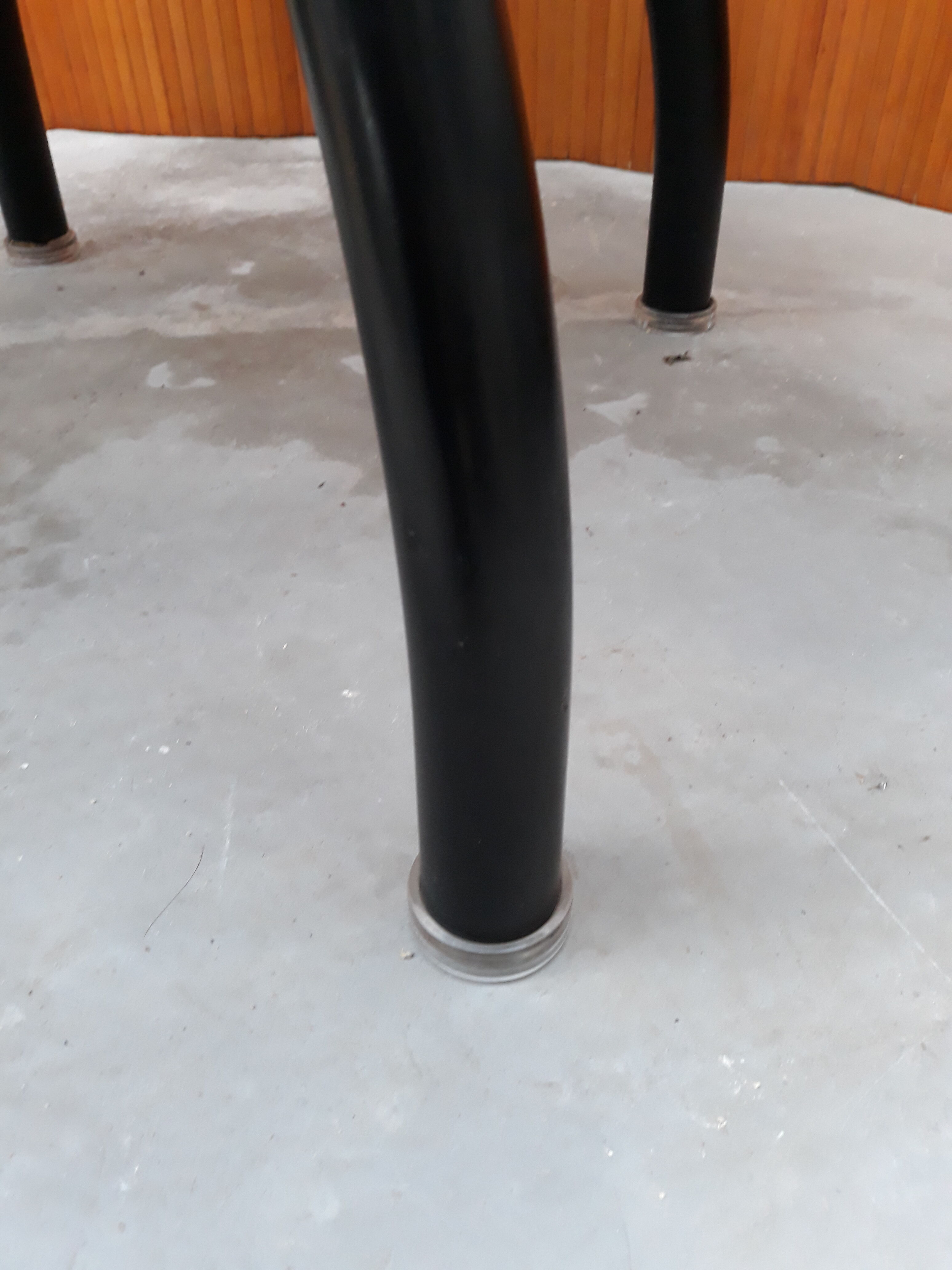 Spyder dinning table by Ettore Sottsass for Knoll