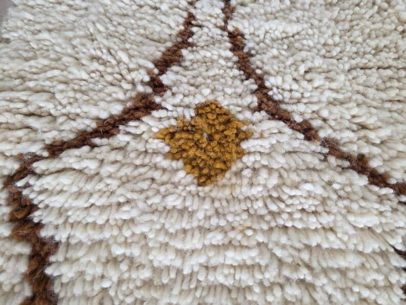 Traditional handmade Berber rug from the Atlas, 150x250 cm.