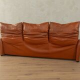 "675 maralunga" sofa by vico magistretti for cassina