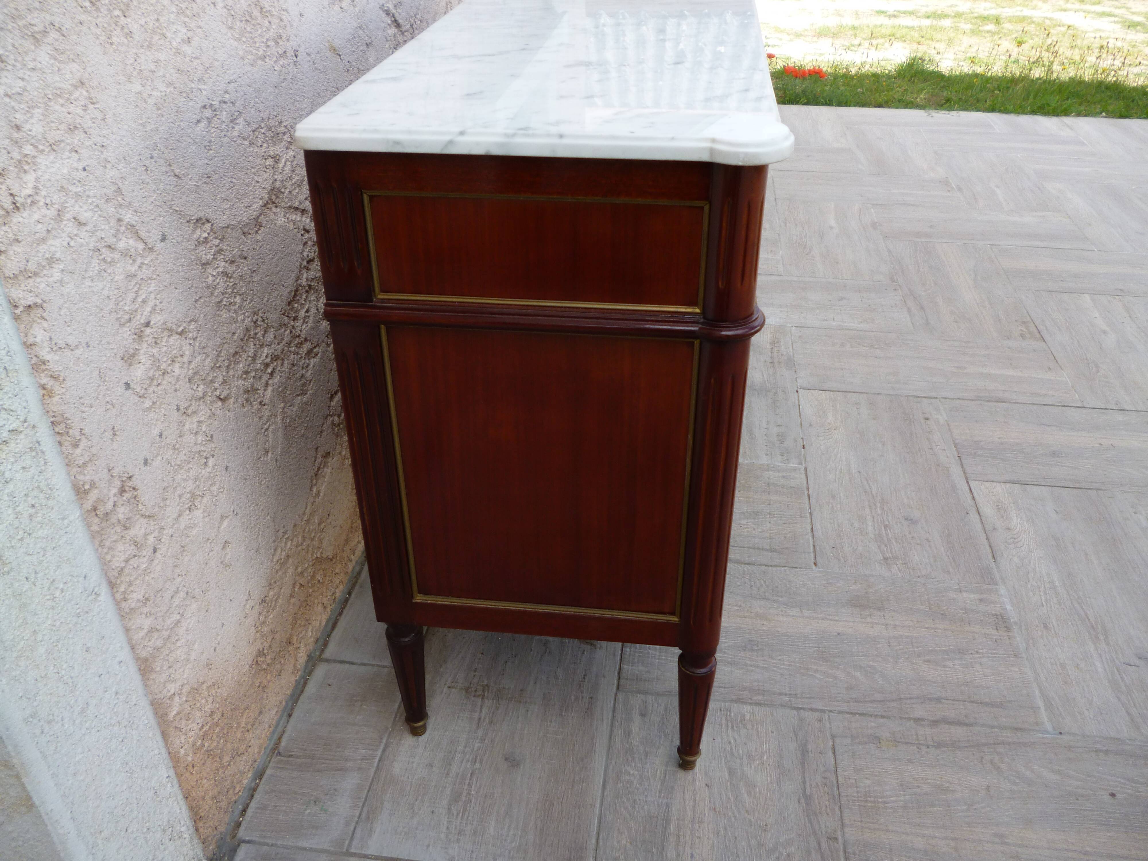 Dresser style Louis XVI