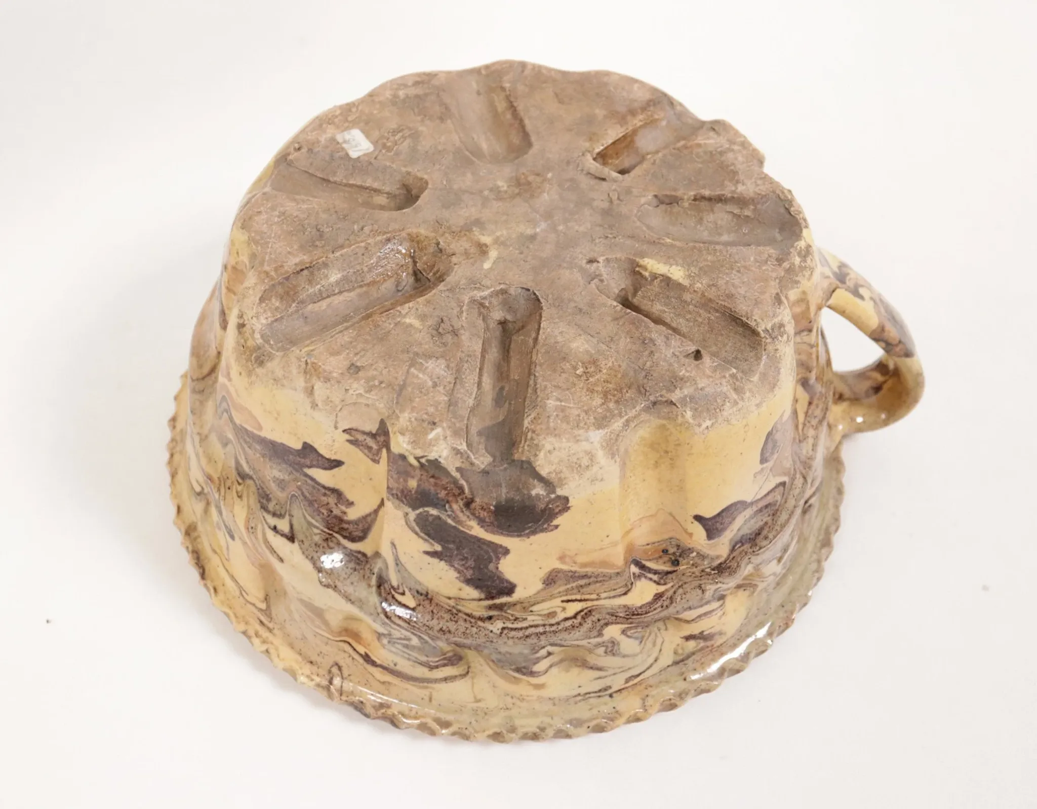 Marbled earthenware baking mould with handle – jaspé, 19th / early 20th c.