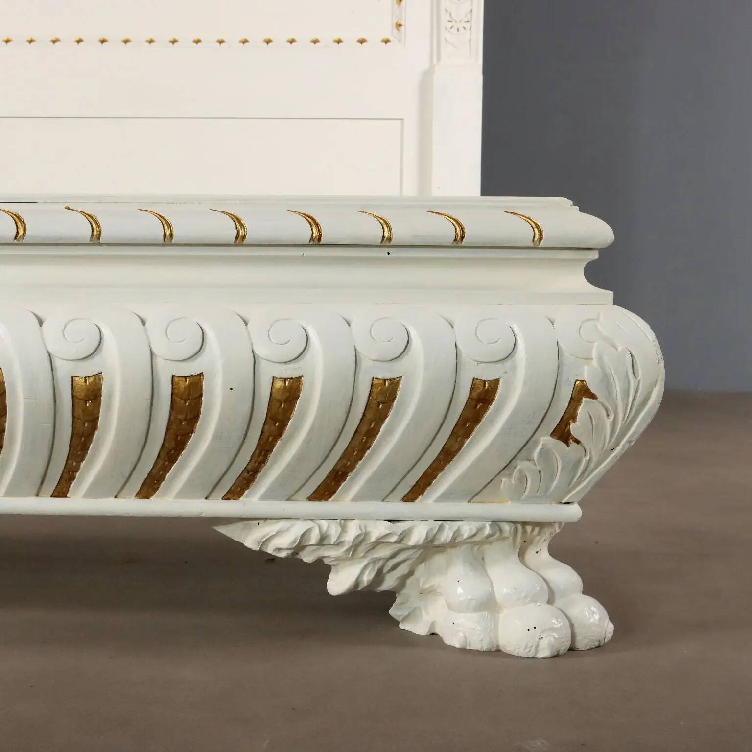 Lit ancien de style néo-Renaissance en peuplier sculpté, XXe siècle