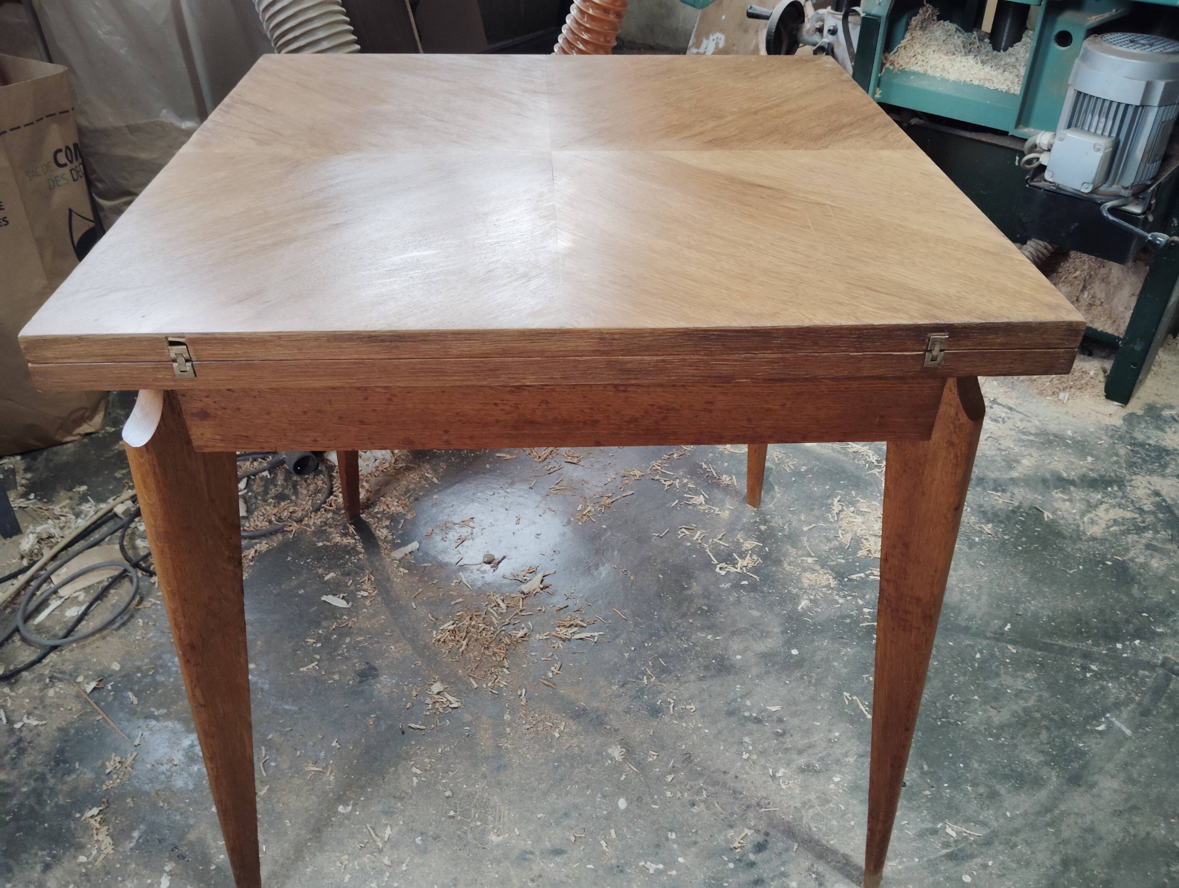 Scandinavian portfolio table