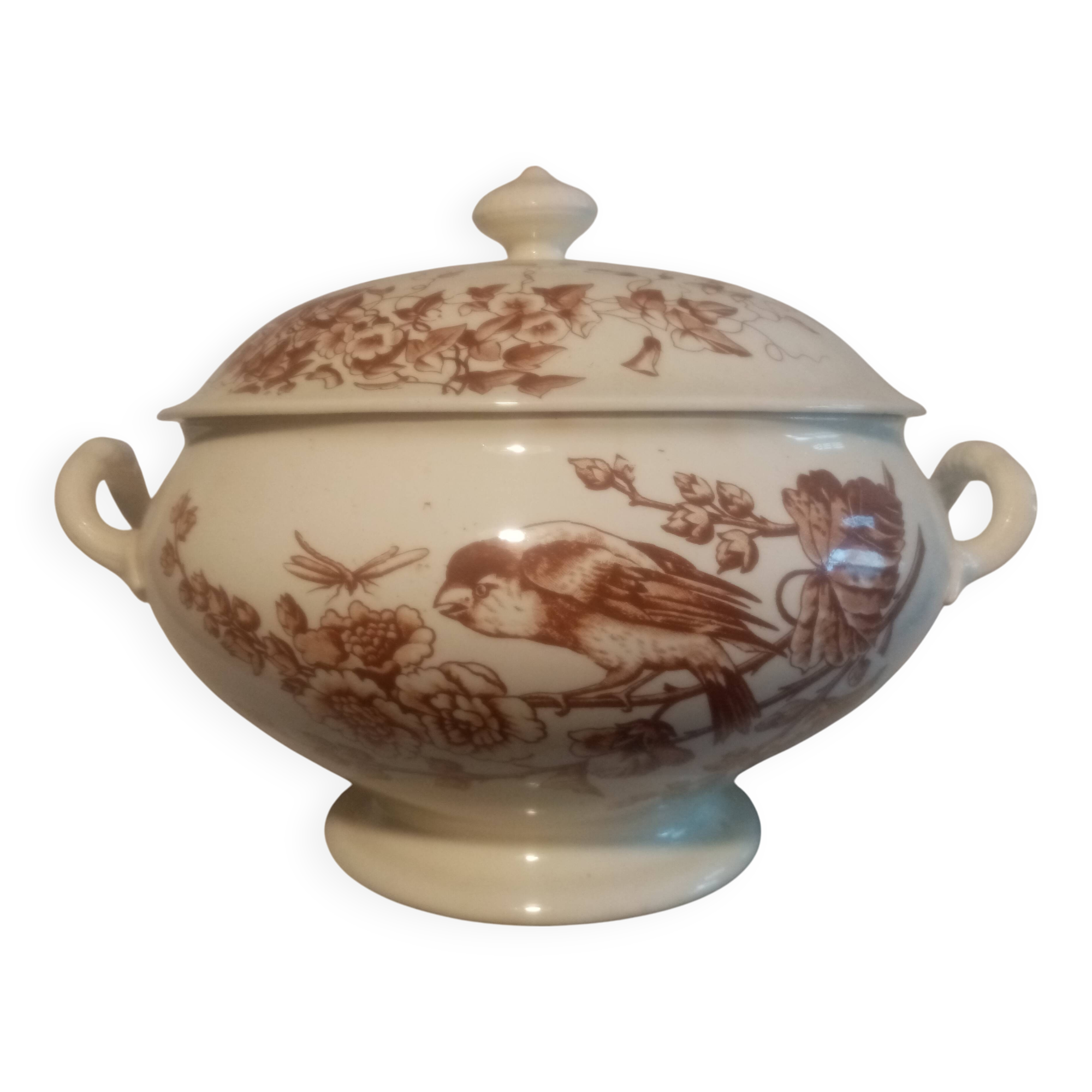 Superb and rare soup tureen, flowers model, clairefontaine faience