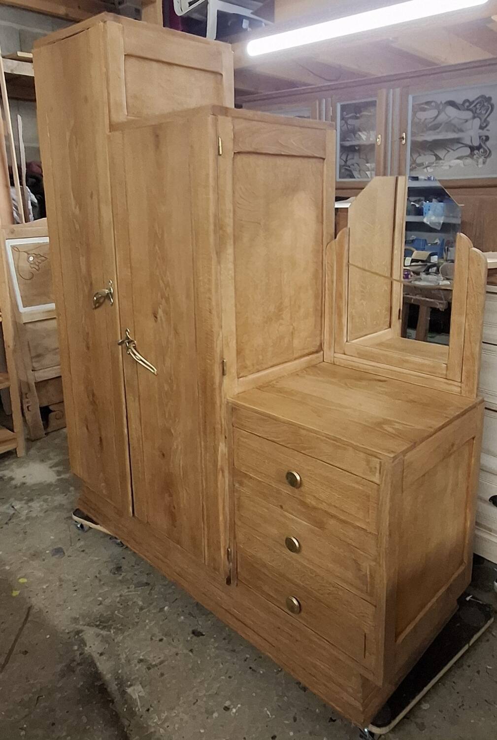 Asymmetrical wardrobe