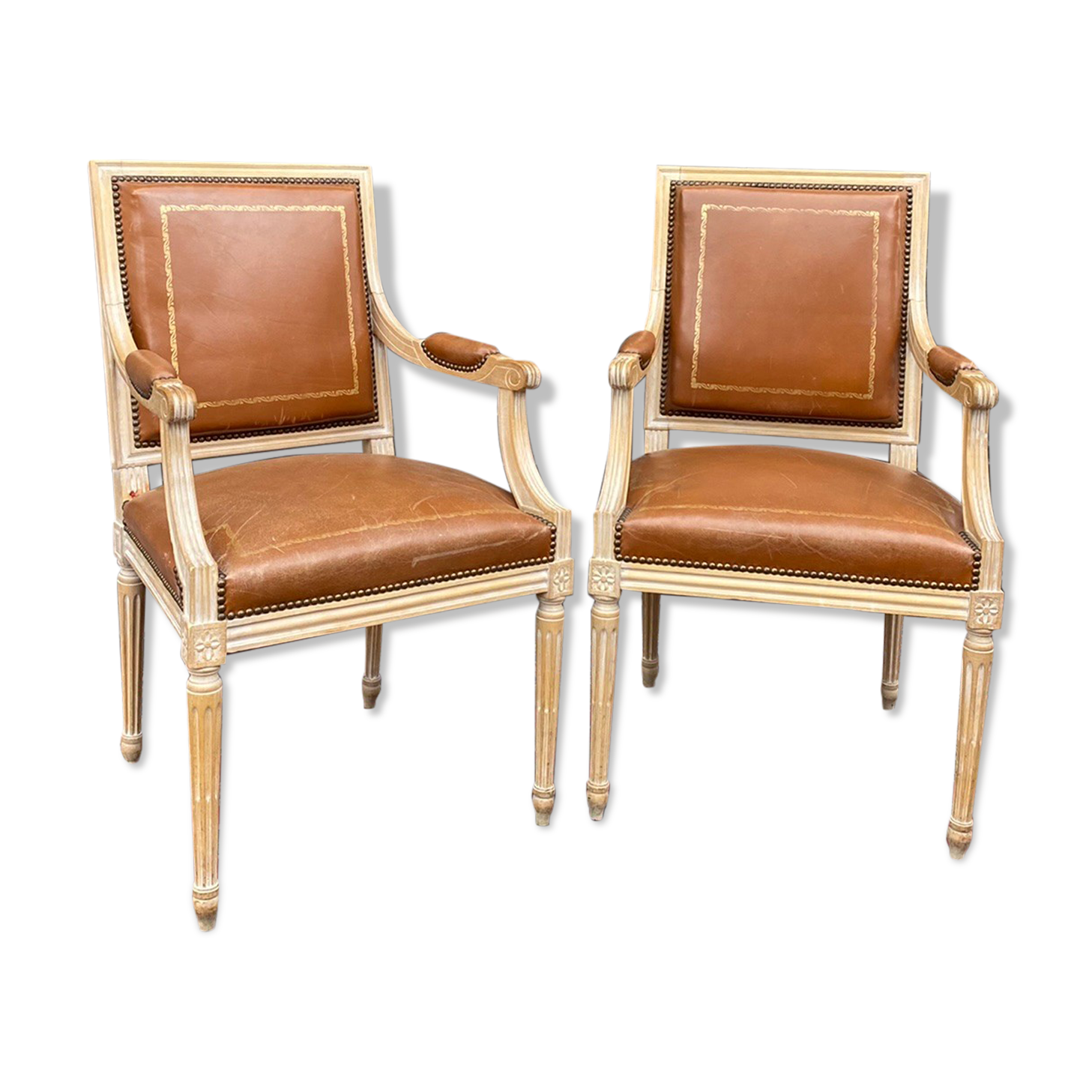 Paire De Fauteuils En Bois Laqué De Style Louis XVI