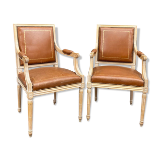 Paire De Fauteuils En Bois Laqué De Style Louis XVI