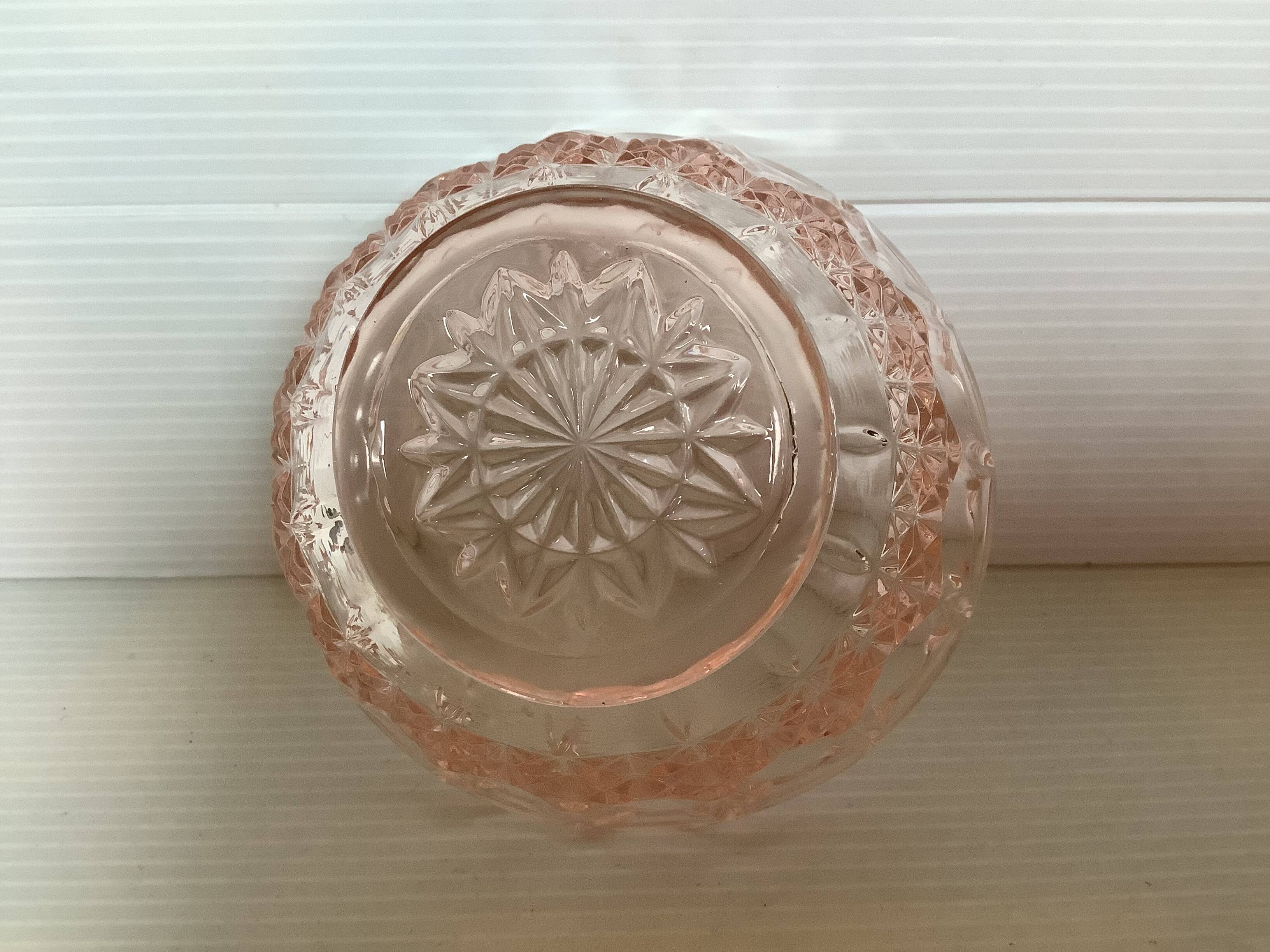 Empty pink glass pocket baguier