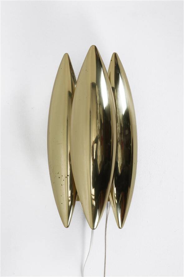 Fog & Mørup / Jo Hammerborg “Kastor” brass wall lamp / Mid-century Danish modern design / 1960s / 1970s