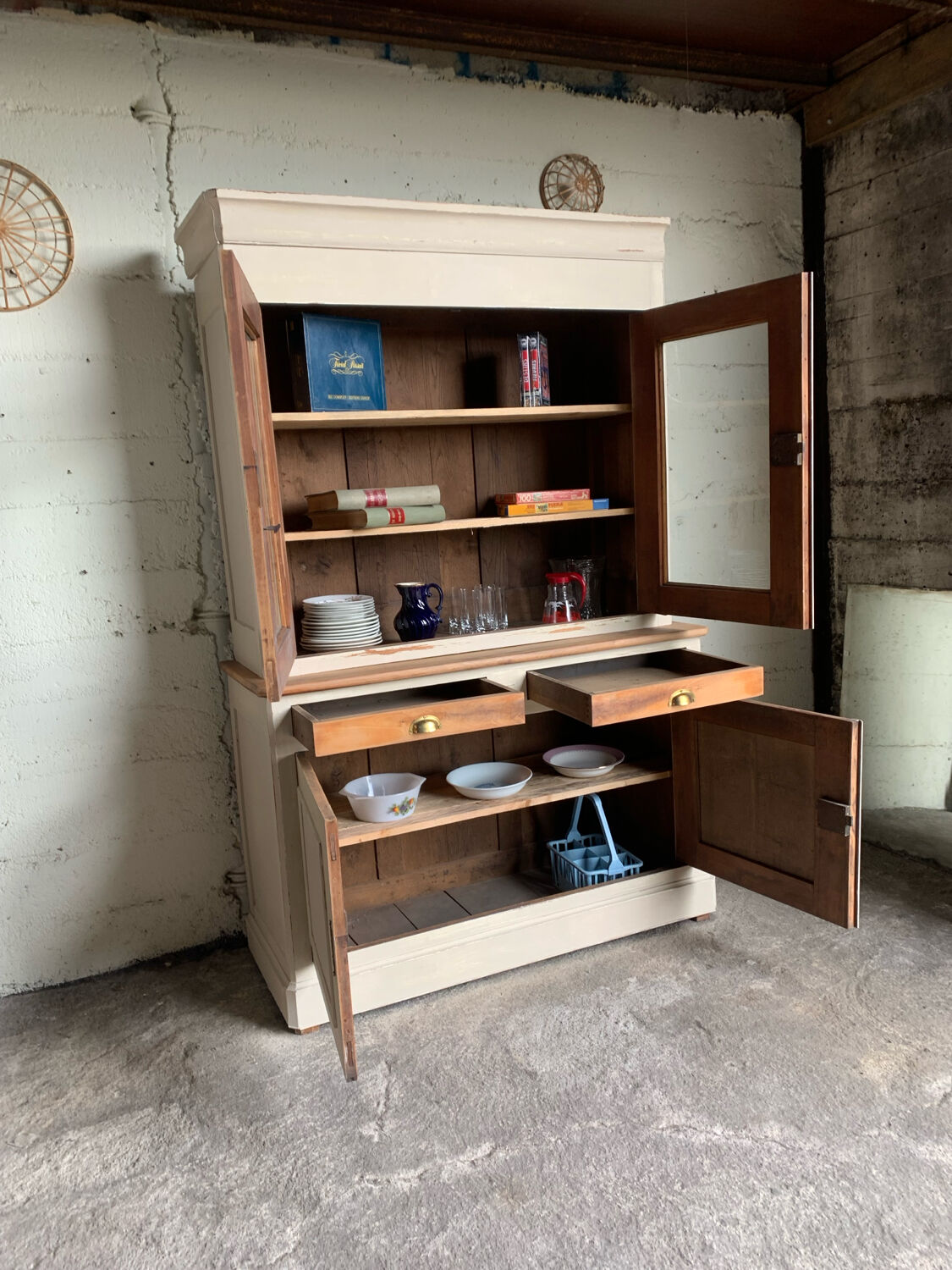 Country-style glass cabinet