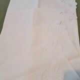 Nappe brodée fait à la main en Belgique