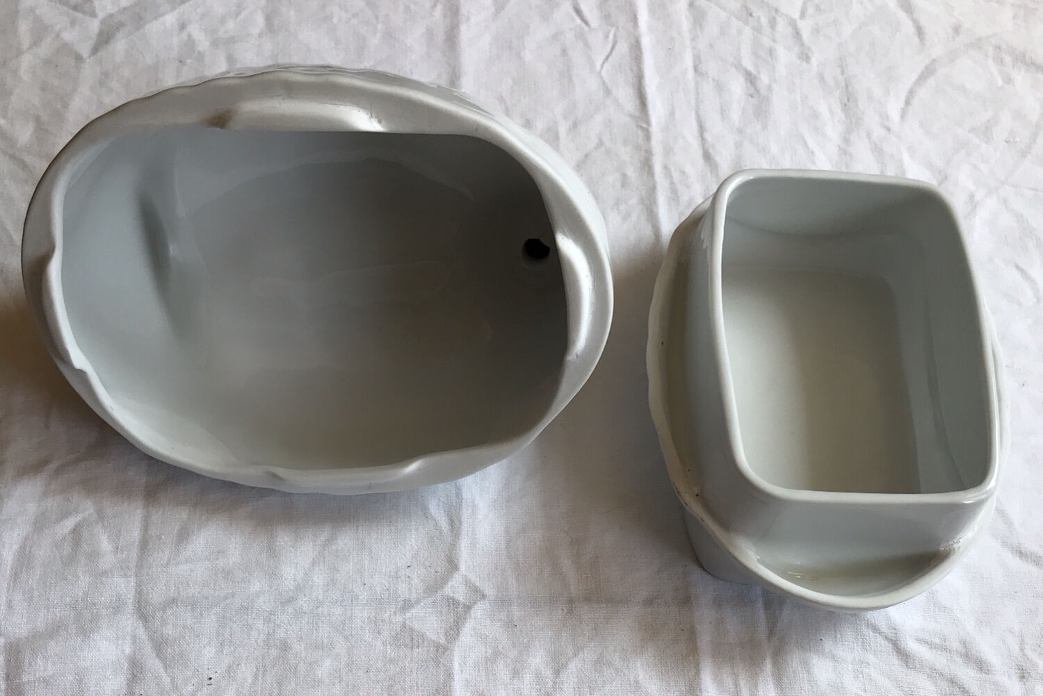 Porcelain duck dish with lid on fire