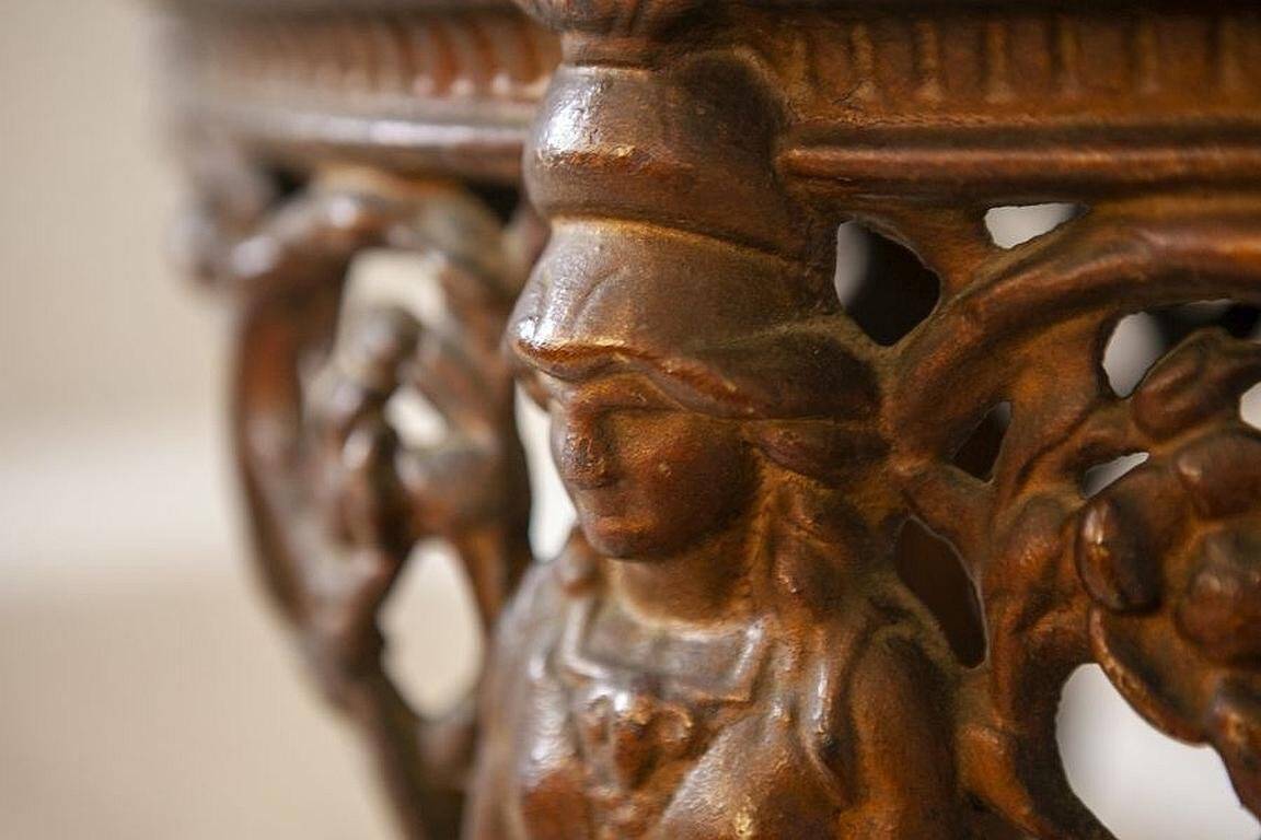 Table basse ovale vintage sur base en fonte, années 1950