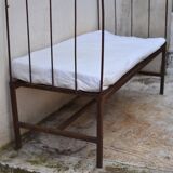 Bench bed