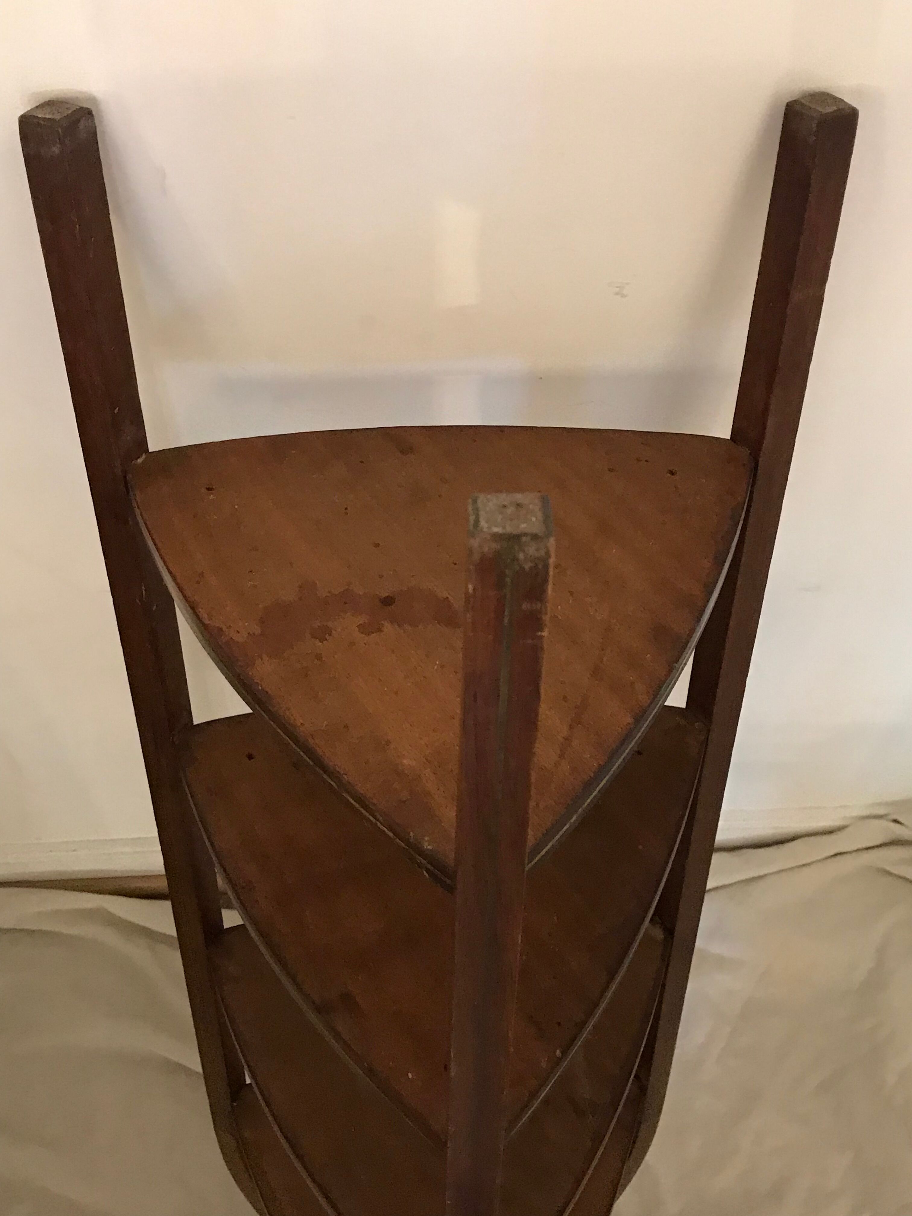 Shelf on feet or servant dumb wooden tripod