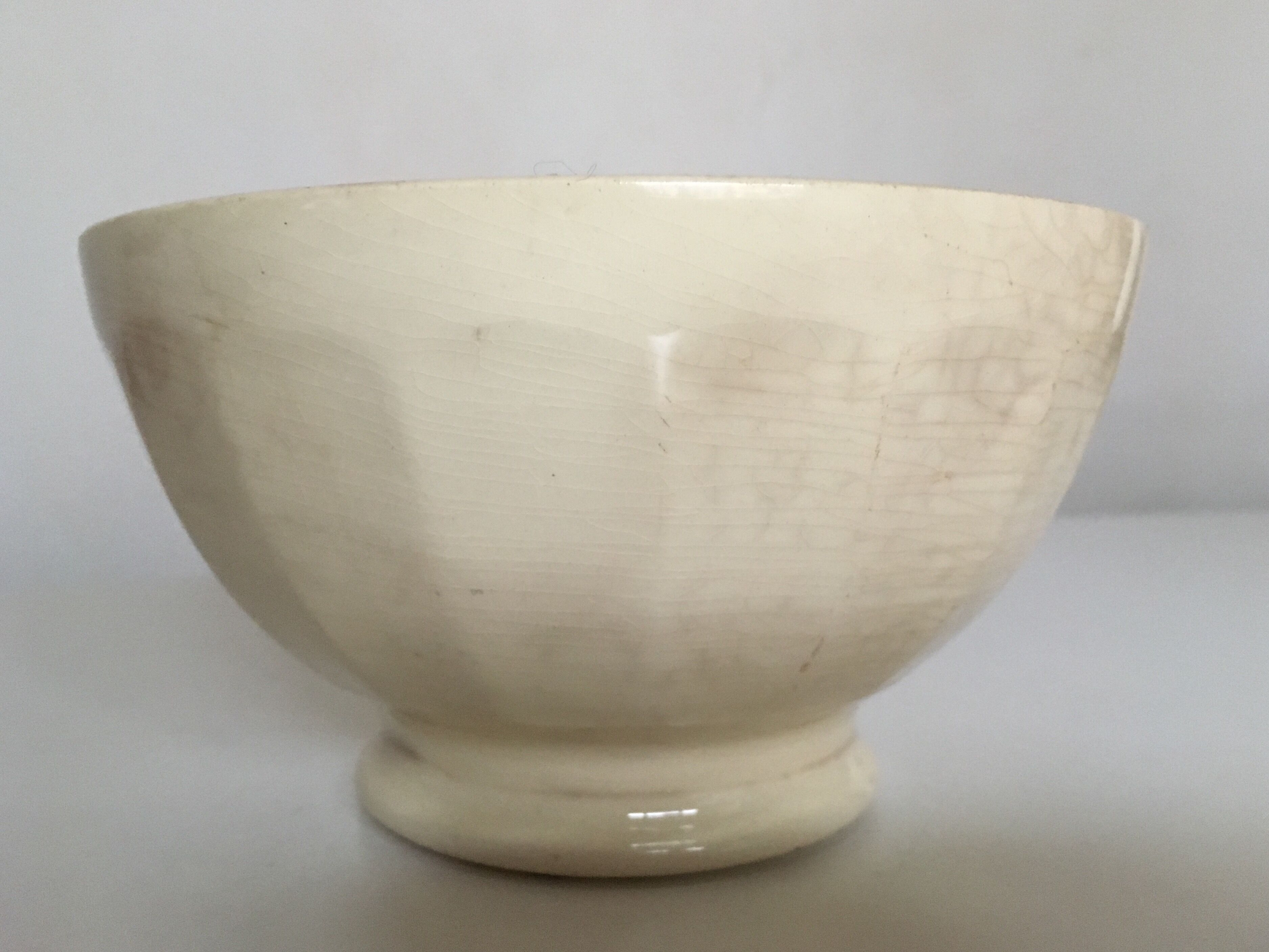 Bol de ferme 19e en faience blanc ivoire de St Amand