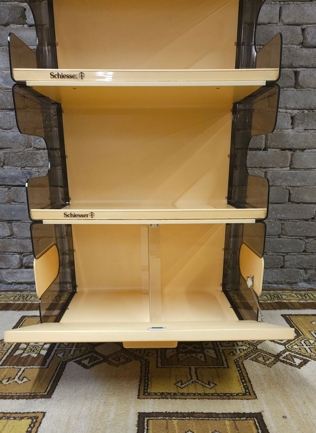 Étagère bibliothèque plexi fumé 1970