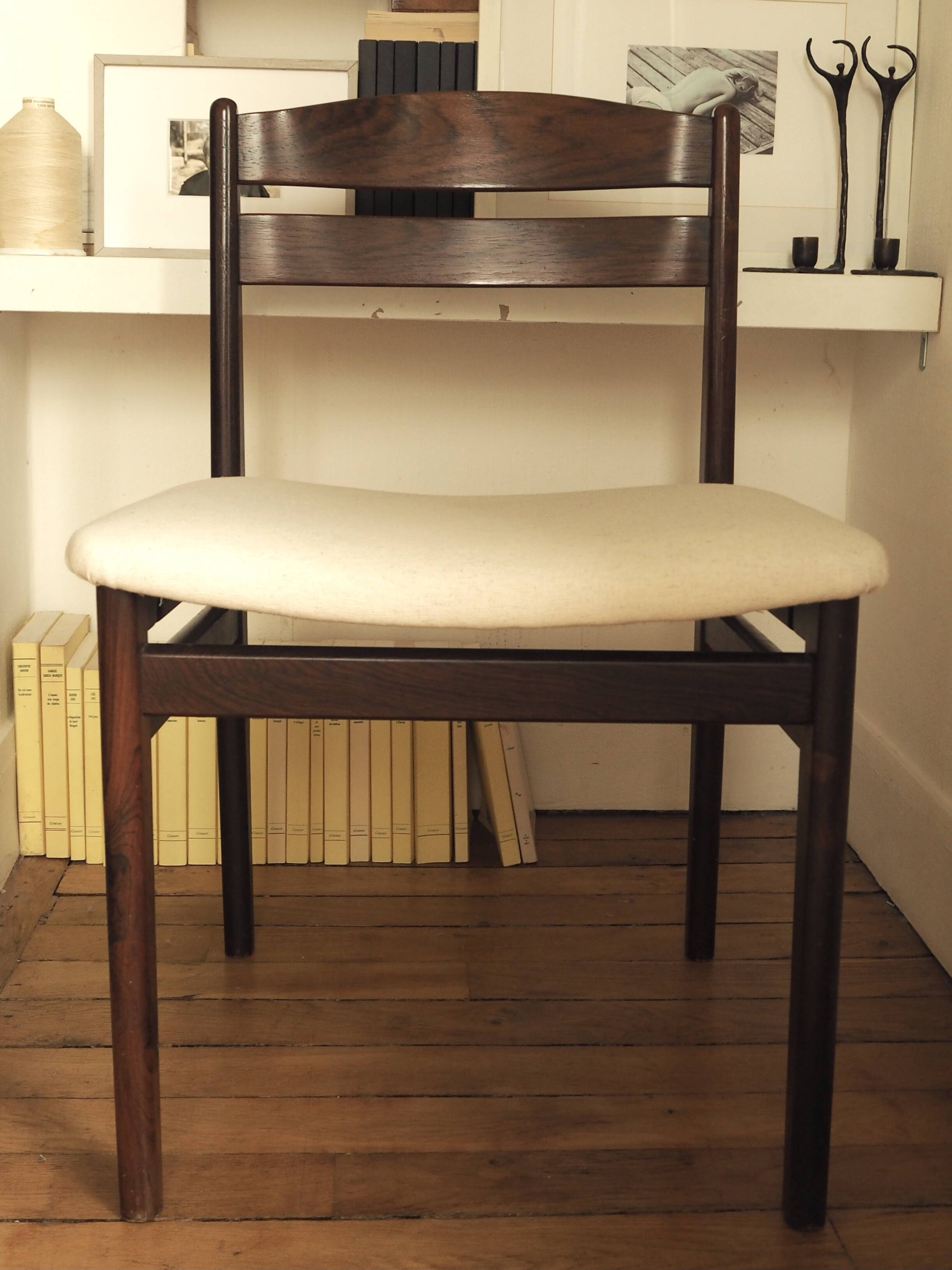 Chaise danoise en palissandre et tissu Pierre Frey