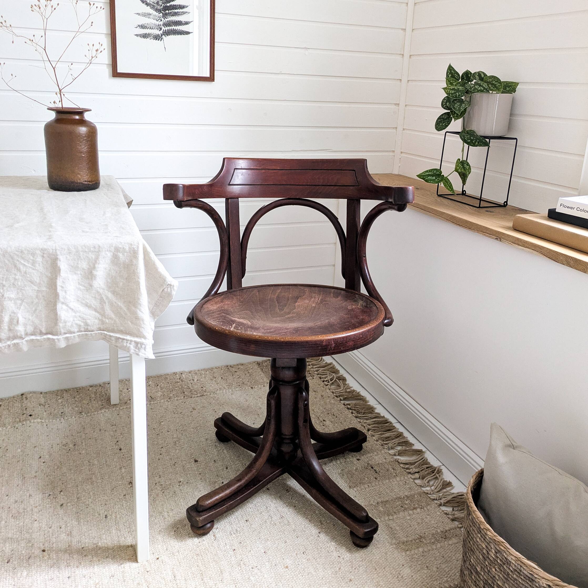 Fauteuil pivotant vintage en bois courbé