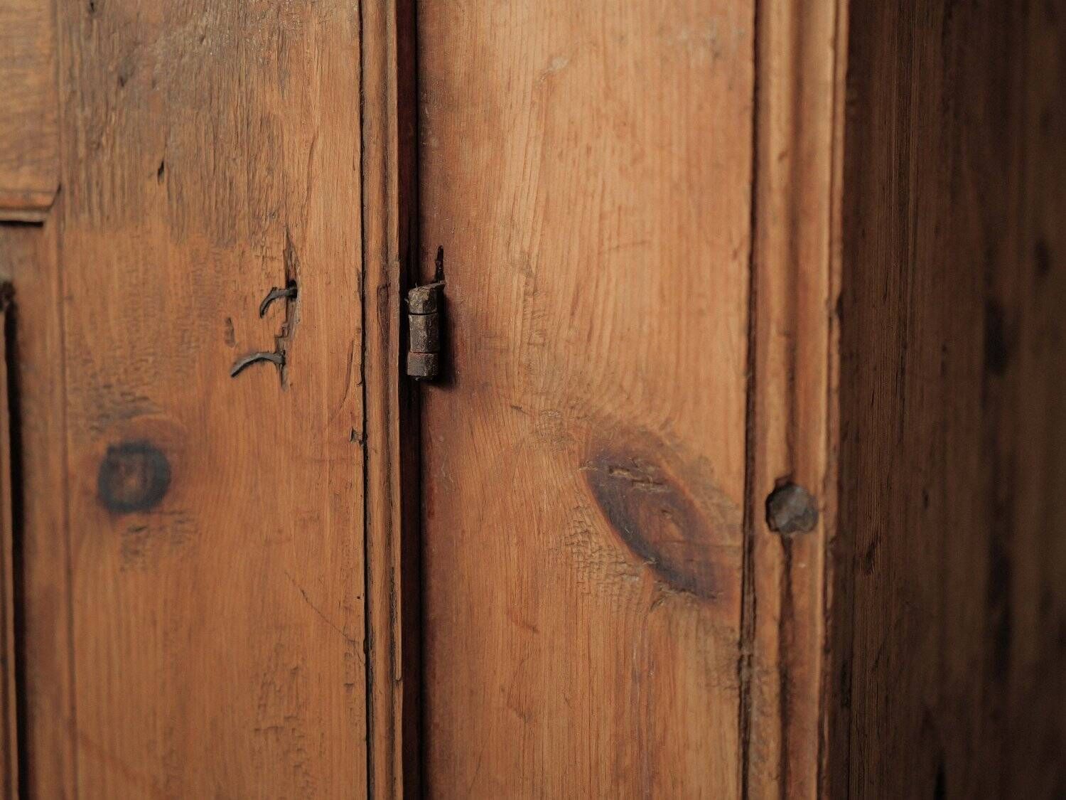 Alpine furniture in solid larch – Folk art – Savoy, 19th century