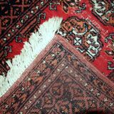Tapis vintage fait main Lahore en laine rouge (75cm x 119cm) – Années 1960