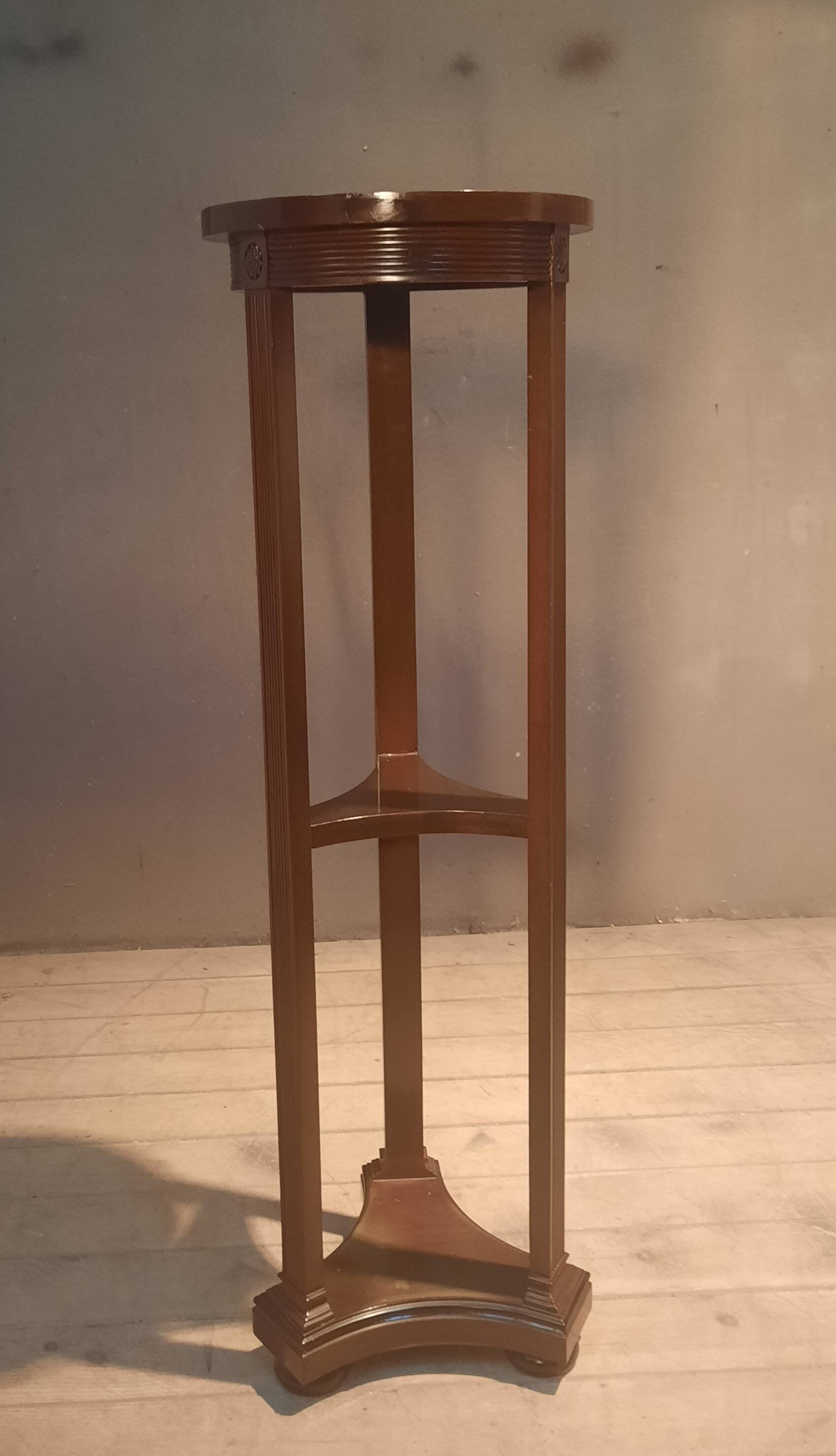 High circular stool