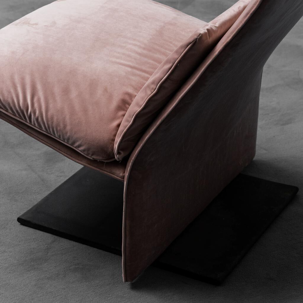 Pink velvet armchair tasty 70s vintage modern