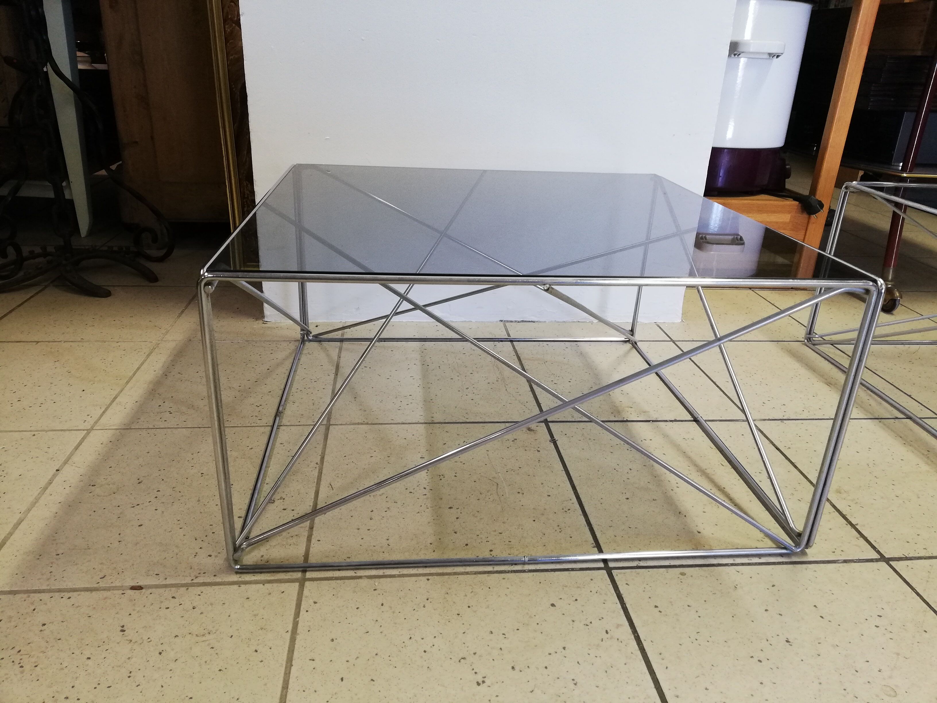 Tables basses isocèles par Max Sauze