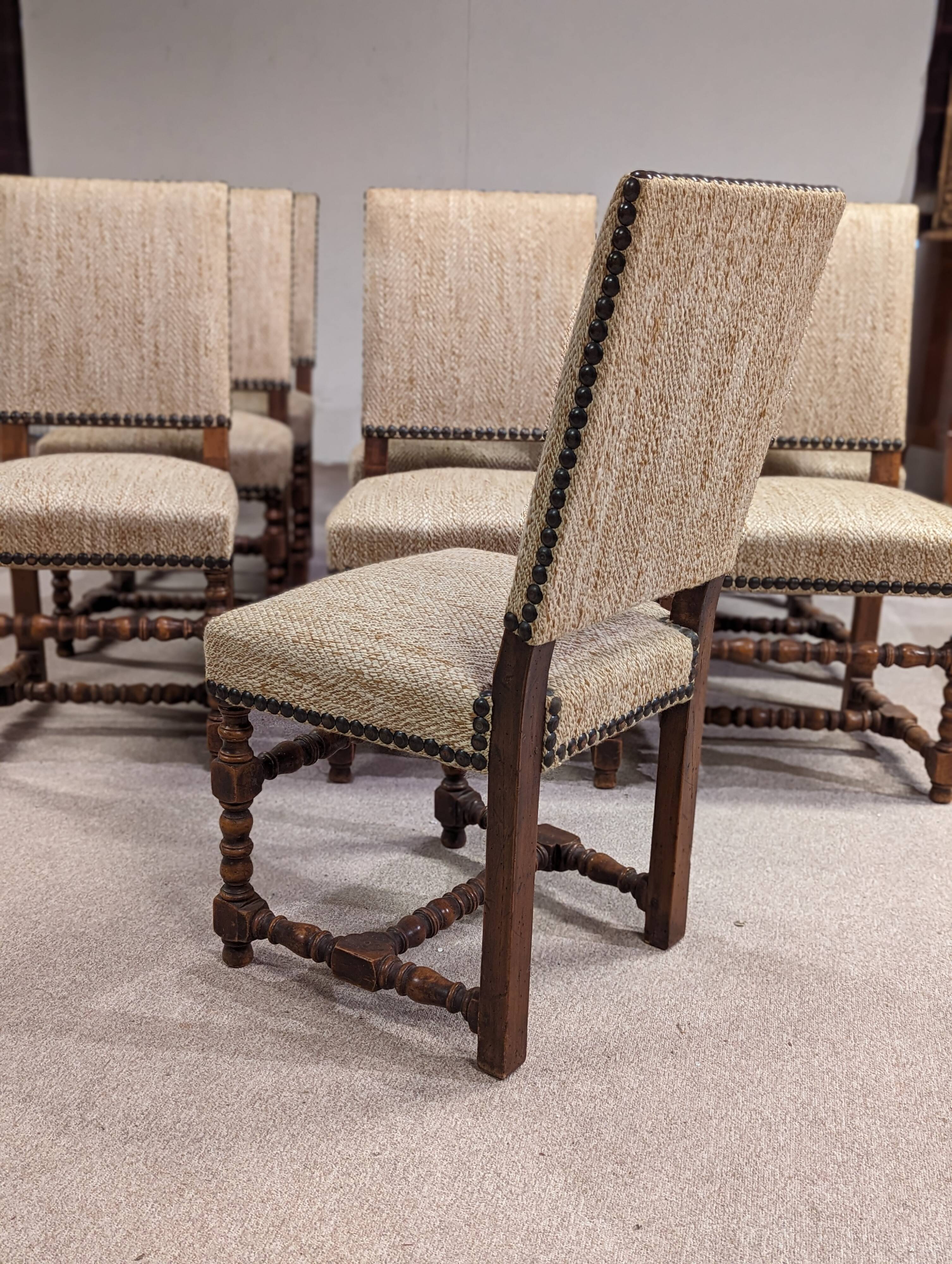 Ensemble de 10 chaises de style louis XIII