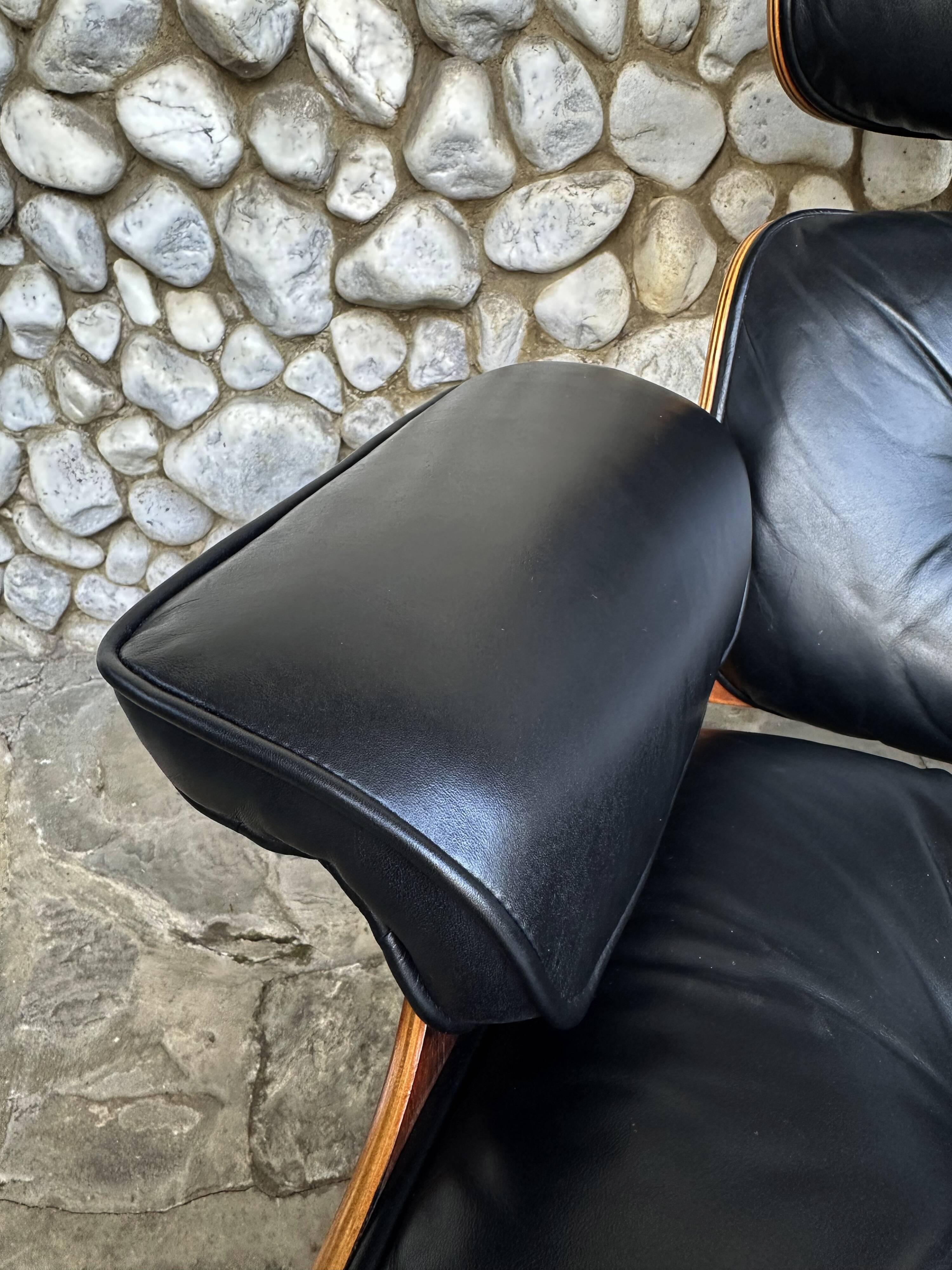 Fauteuil Lounge et ottoman Herman Miller Charles & Ray Eames, palissandre