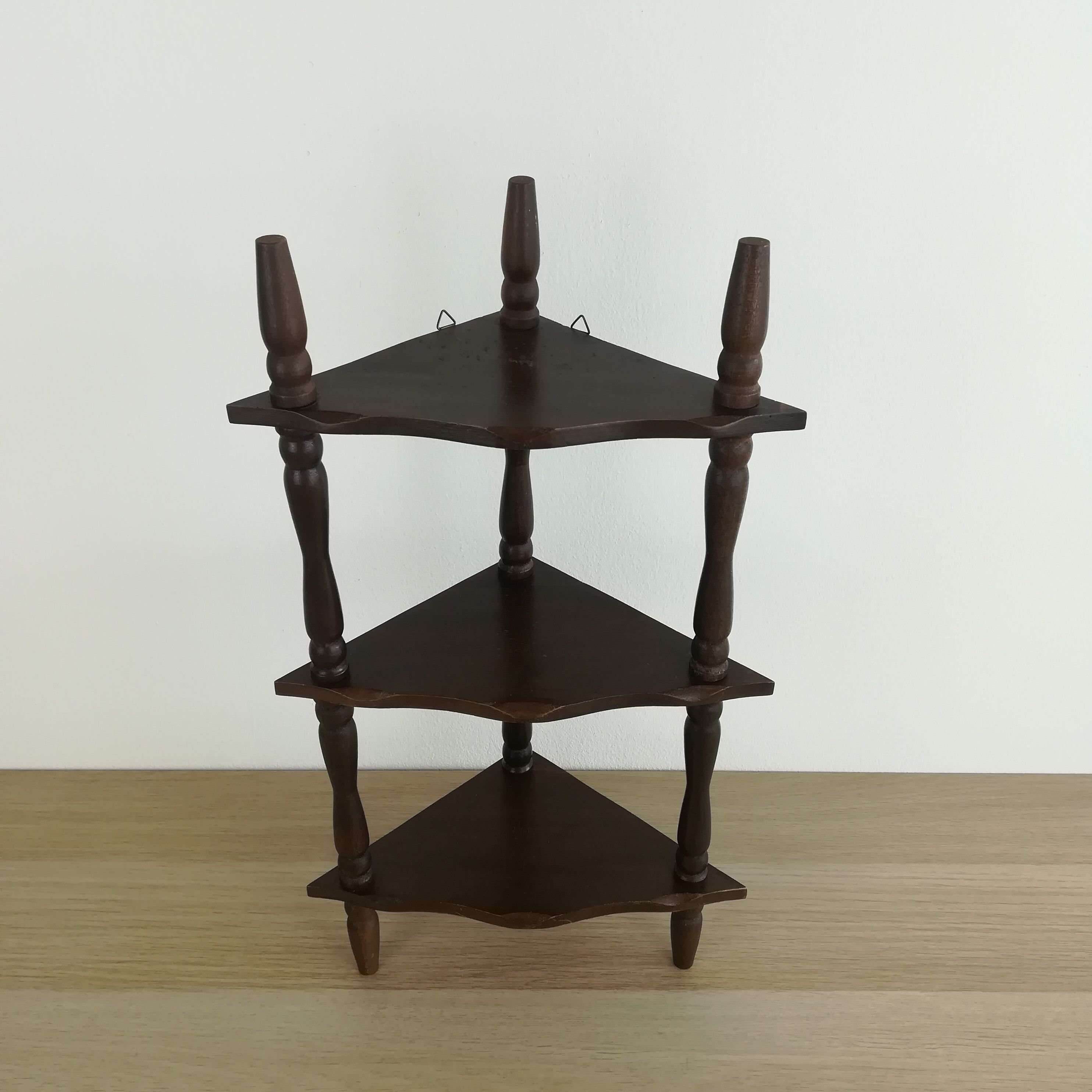 Wall corner shelf or to be installed