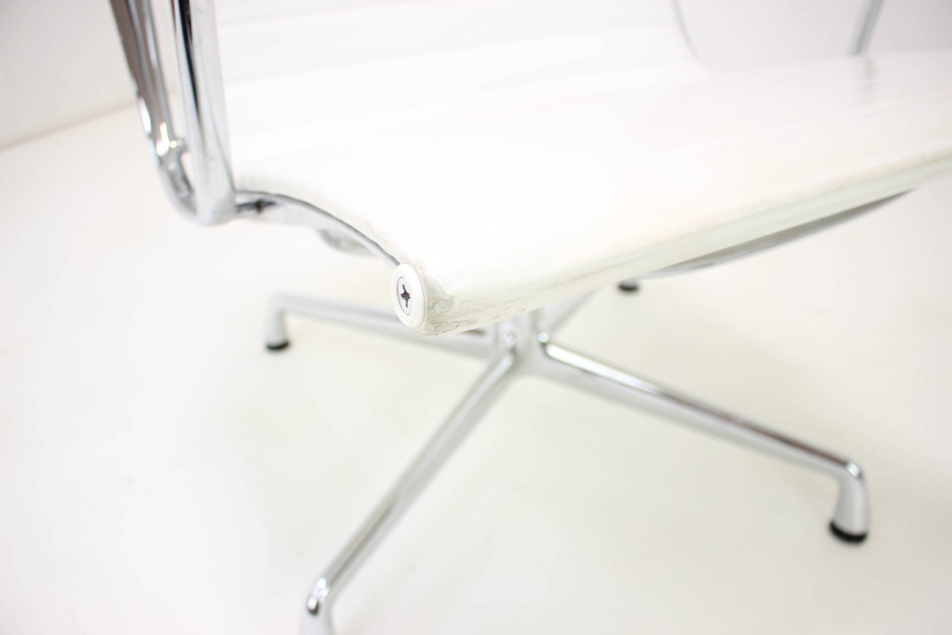Chair by Charles & Ray Eames for Vitra, EA 107