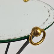 Table d'appoint miroir française milieu du siècle, style Jacques Adnet, laiton, années 1950