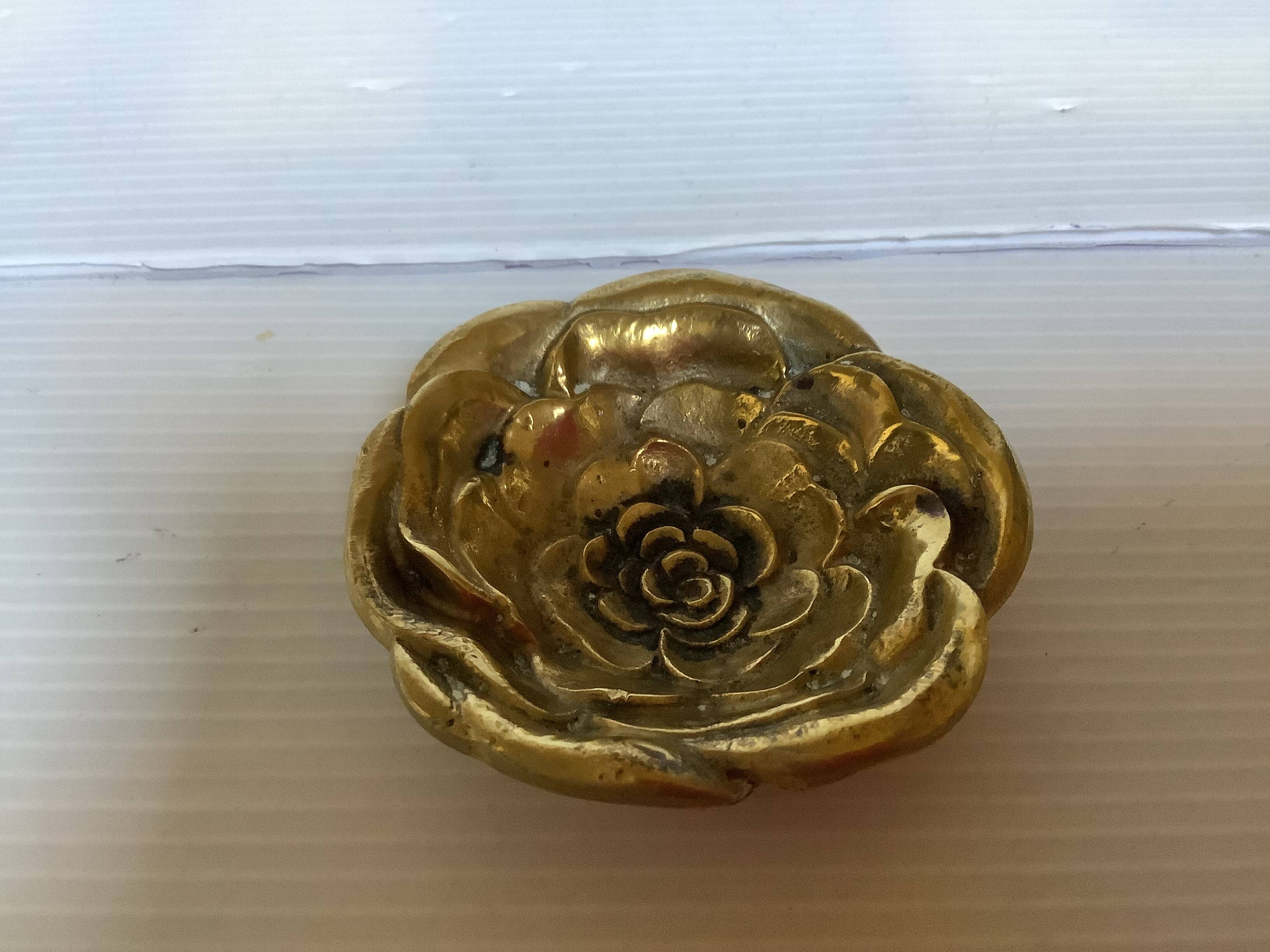 Mini brass flower pocket tray