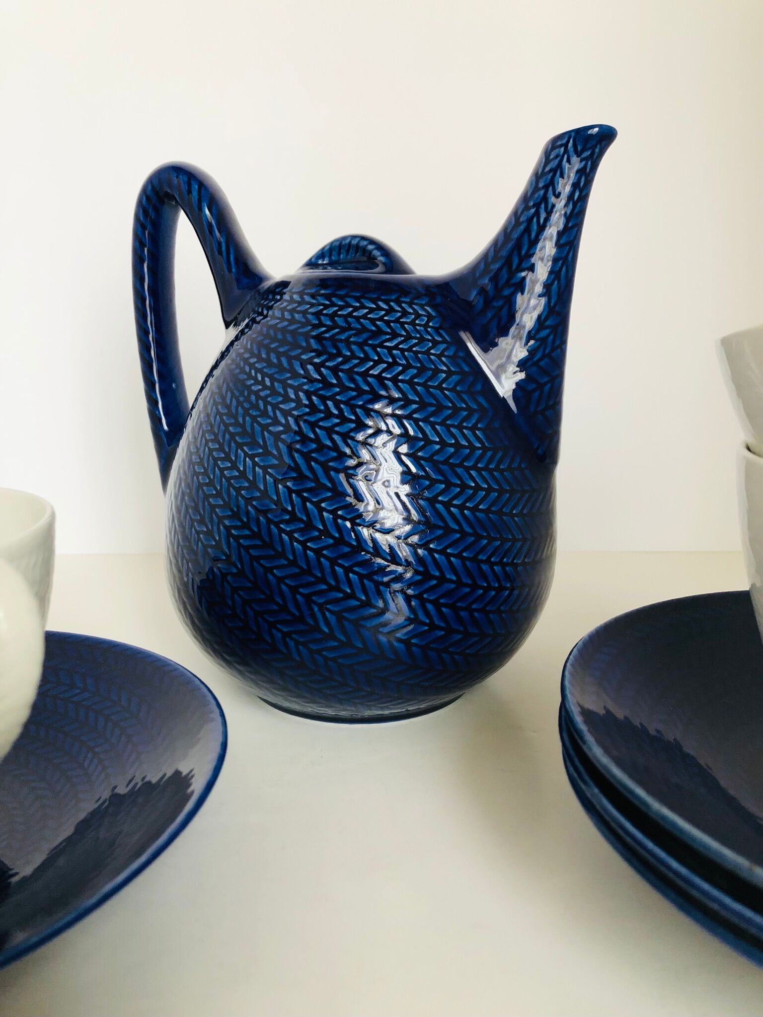 Cups, saucers, coffee maker by Herta Bengtsson Blå eld, Blue fire Rörstrand Sweden 1951-1971