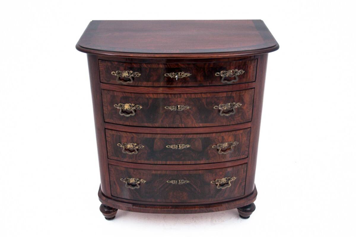 Walnut chest of drawers, Northern Europe, circa 1890. After renovation.