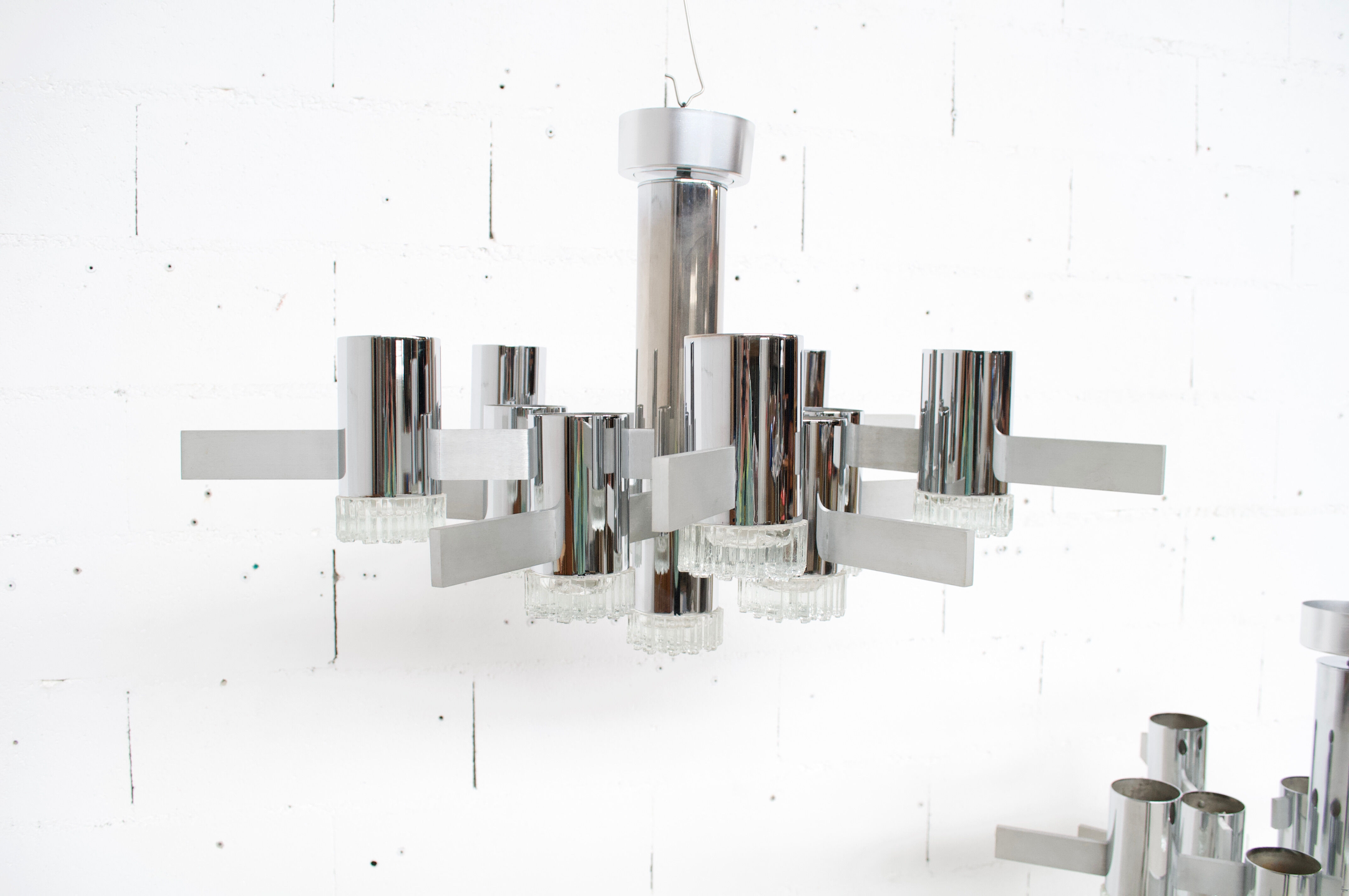 Pair of chandeliers from Sciolari 70 years chrome steel