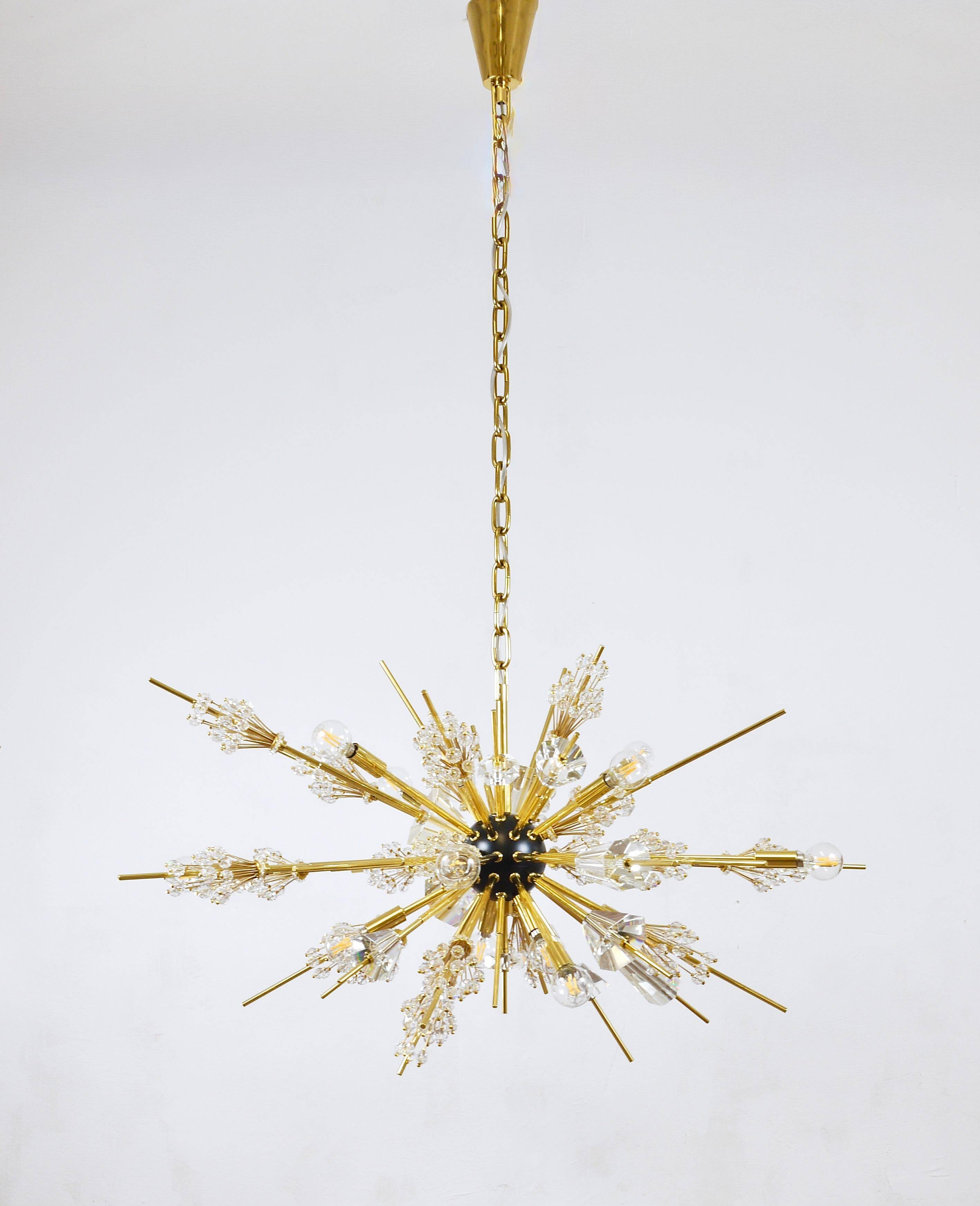 Grand Sputnik chandelier Metropolitan Opera in crystal and brass J.L. Lobmeyr