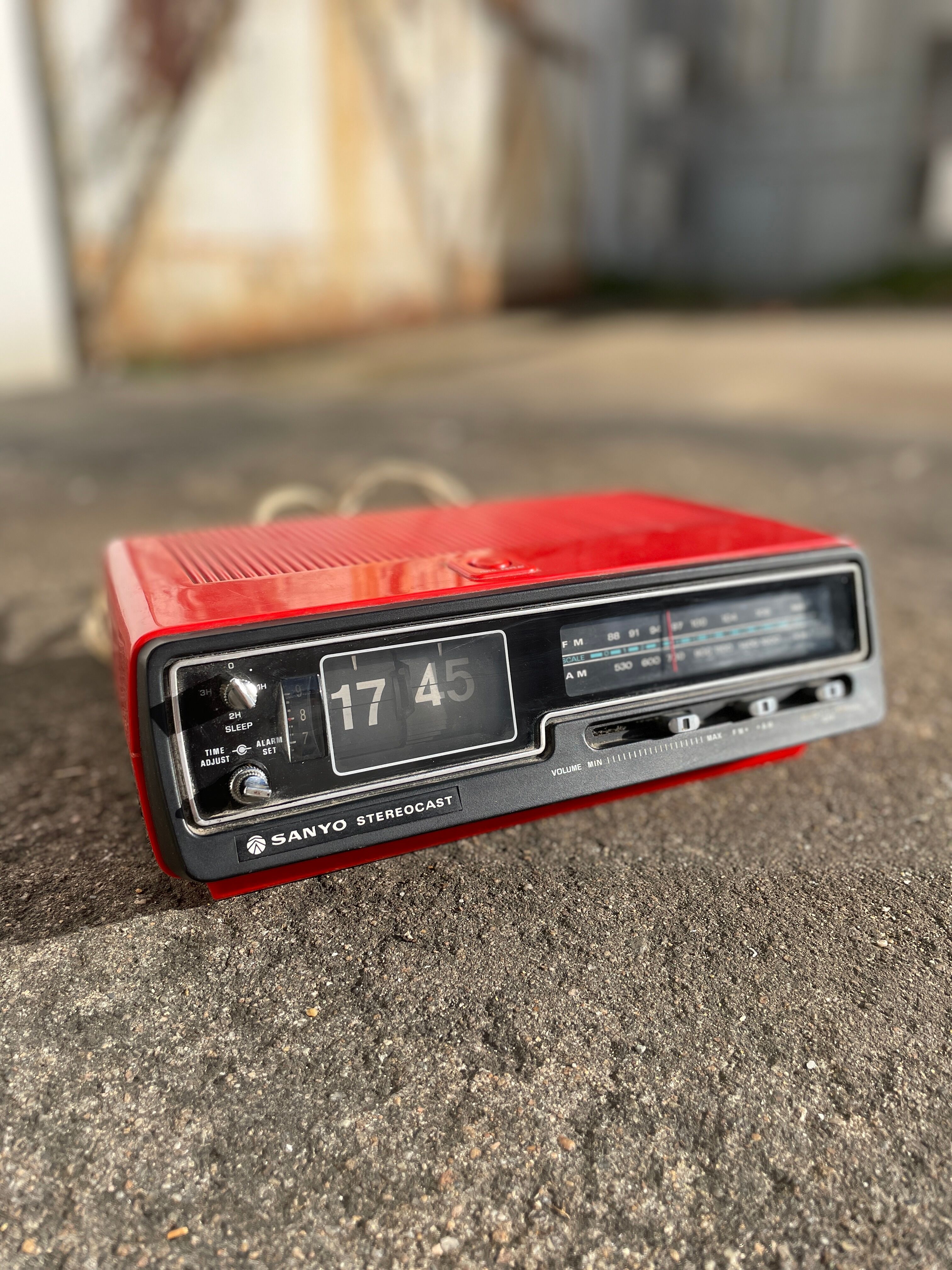 Japanese alarm clock Sanyo Stereocast Flip 70s