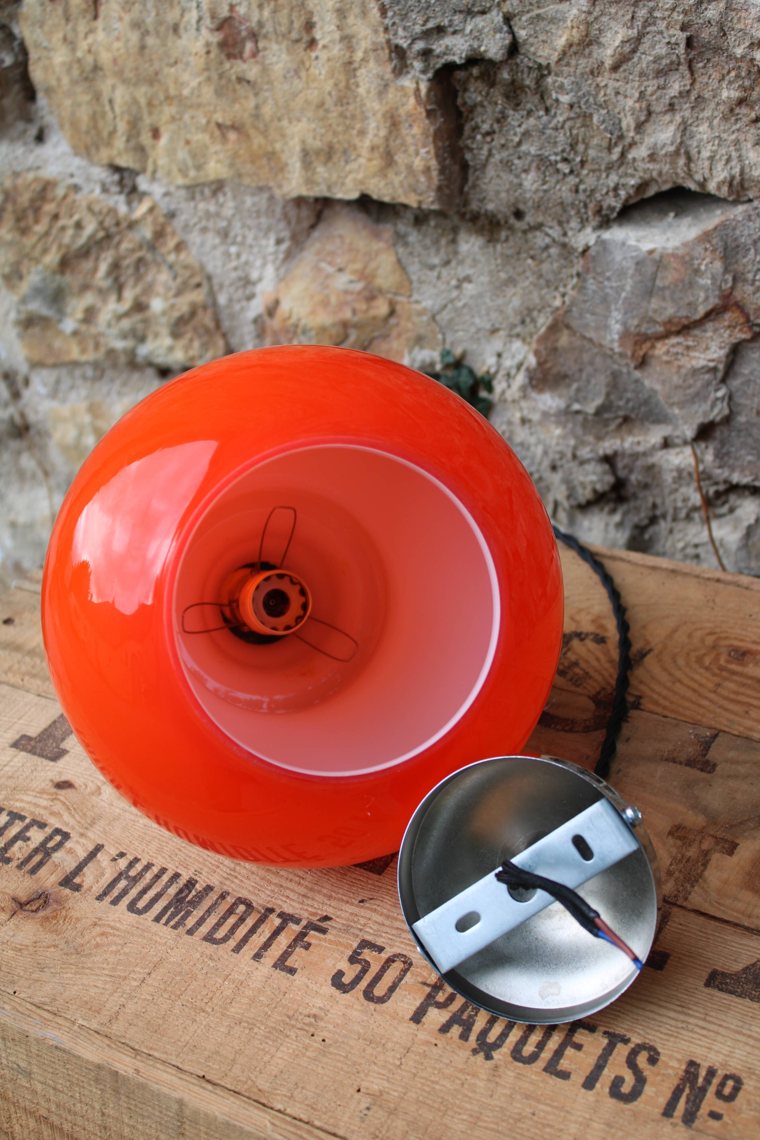 Hanging in orange opaline