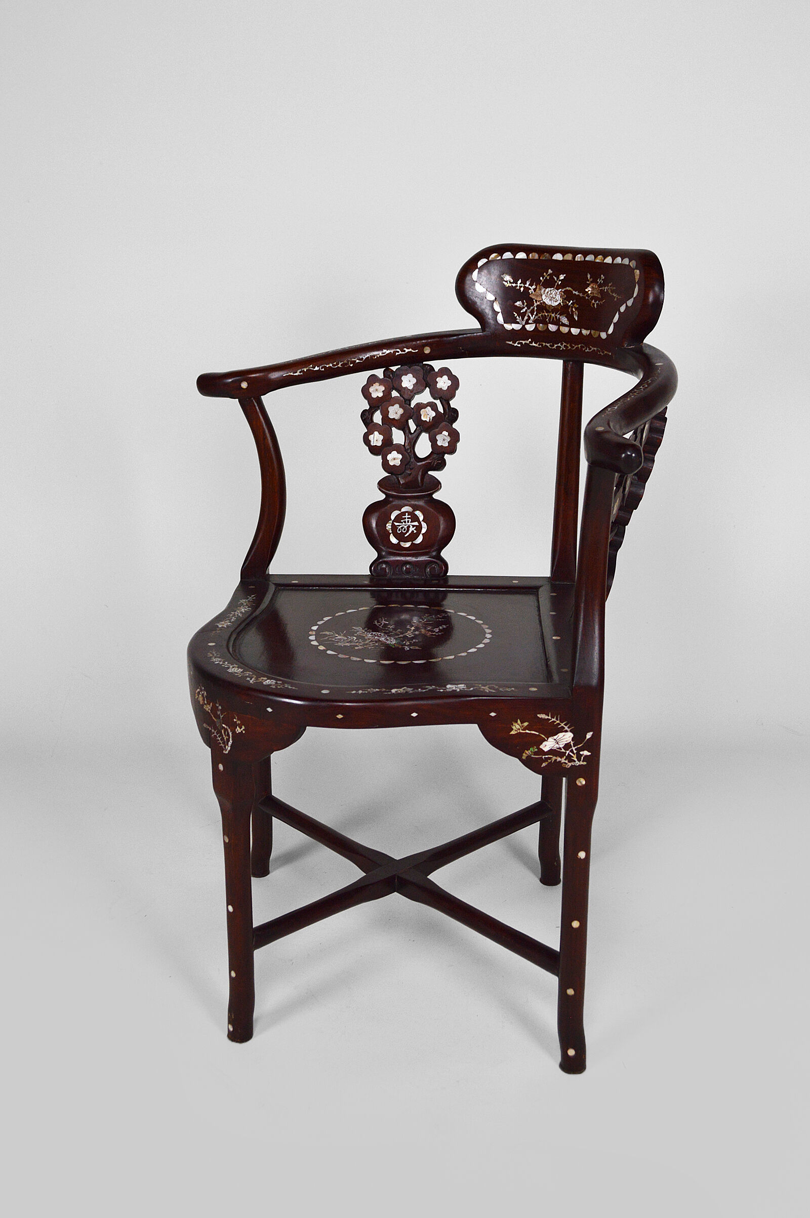 4 Asian armchairs in carved wood and mother-of-pearl inlaid, early twentieth century