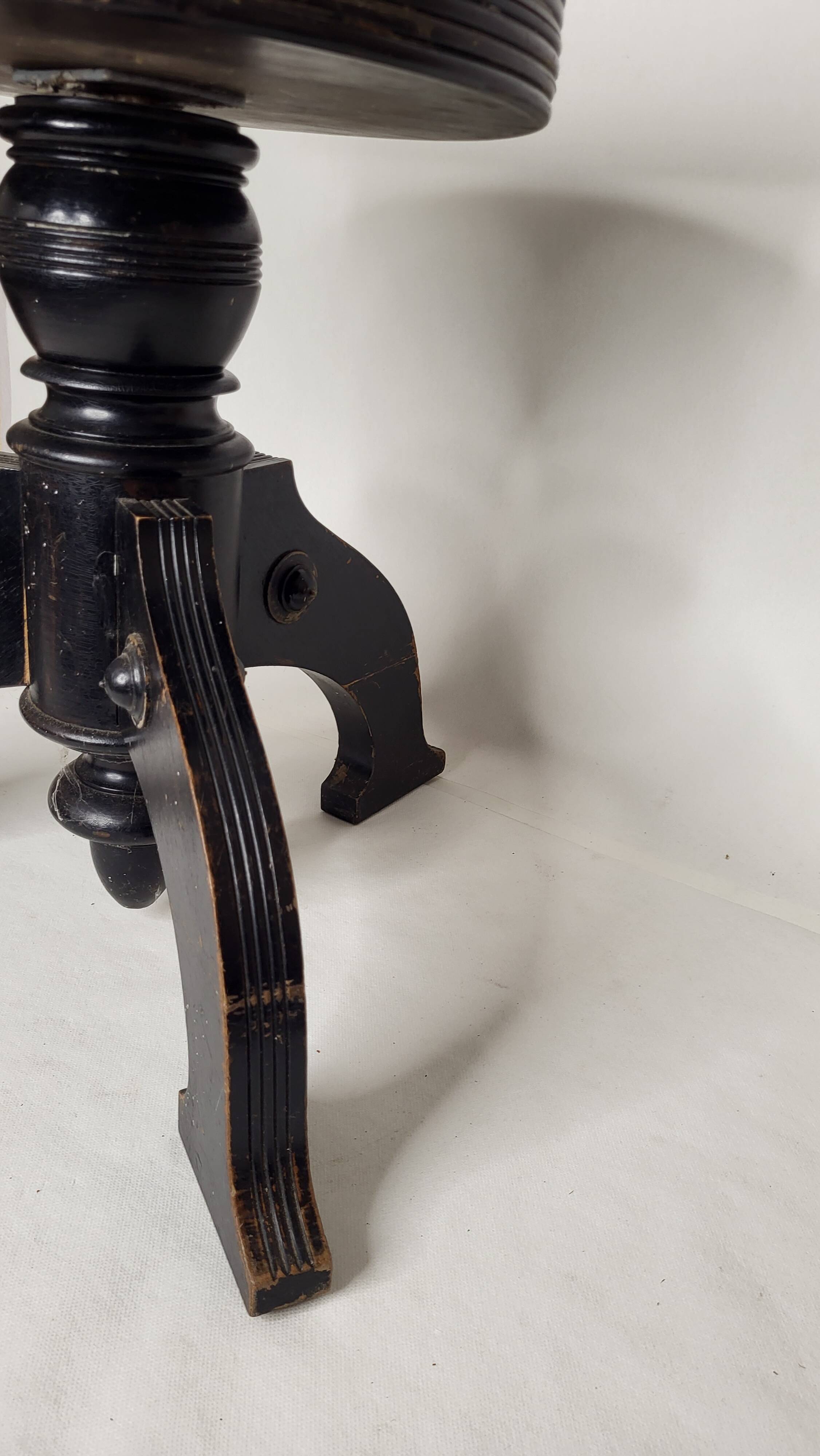 Napoleon III piano stool