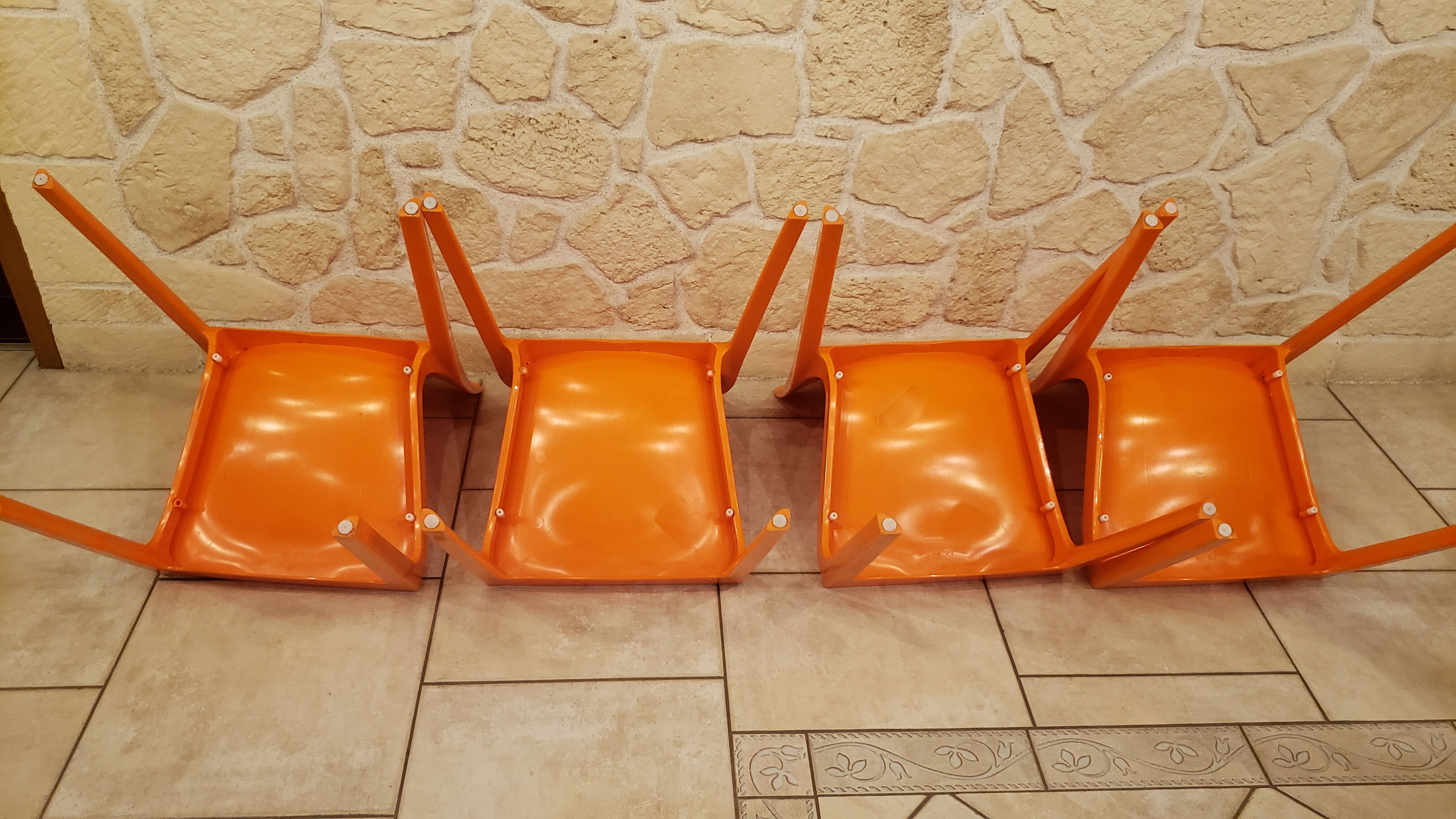Suite 4 chaises vintage orange
