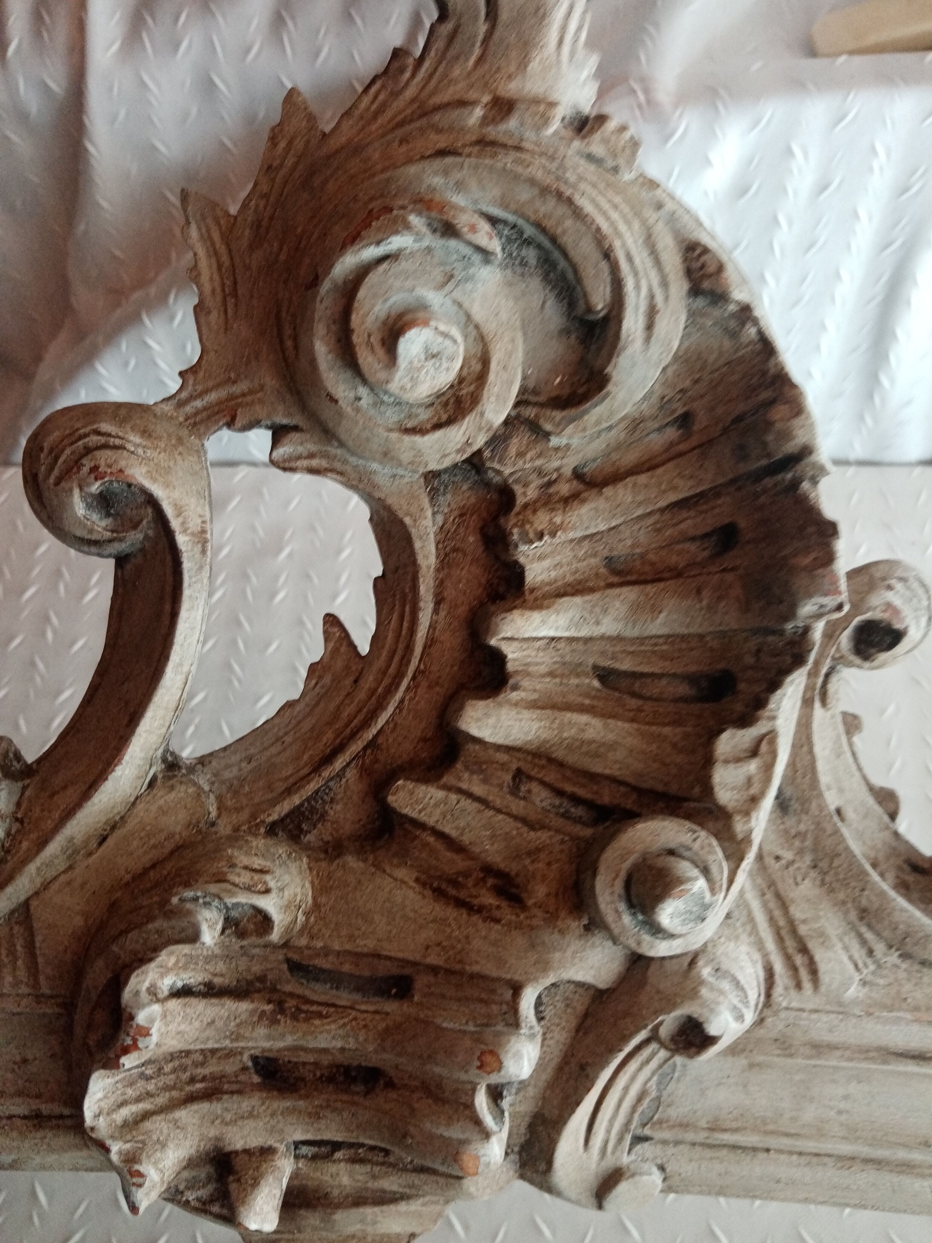 Old wood decoration, pediment, shell