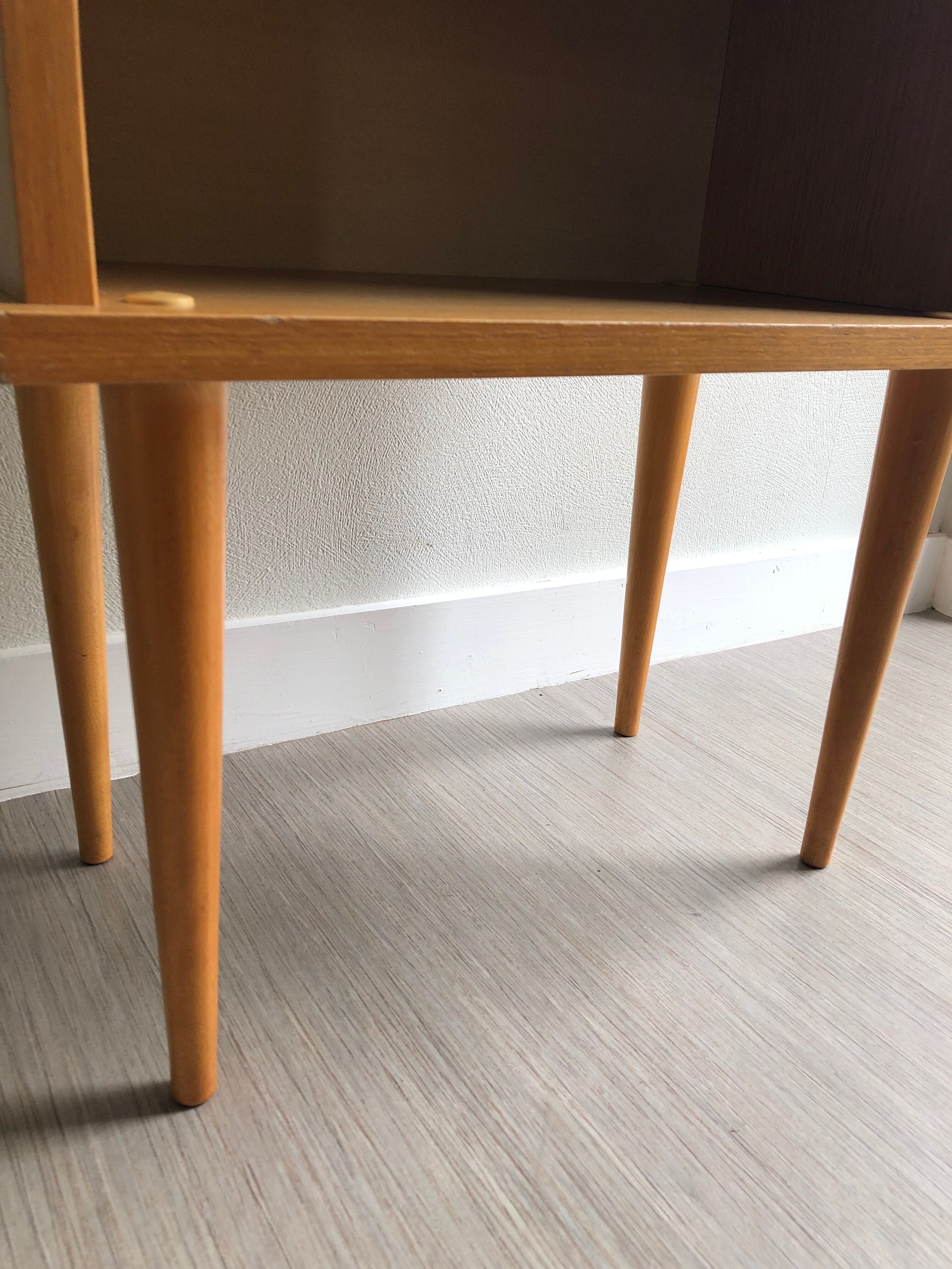 Bedside compass feet