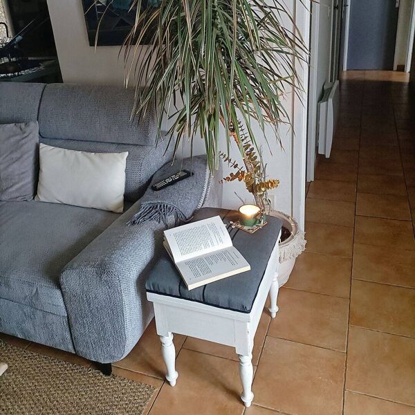 Tabouret coffre style moderne - pièce unique