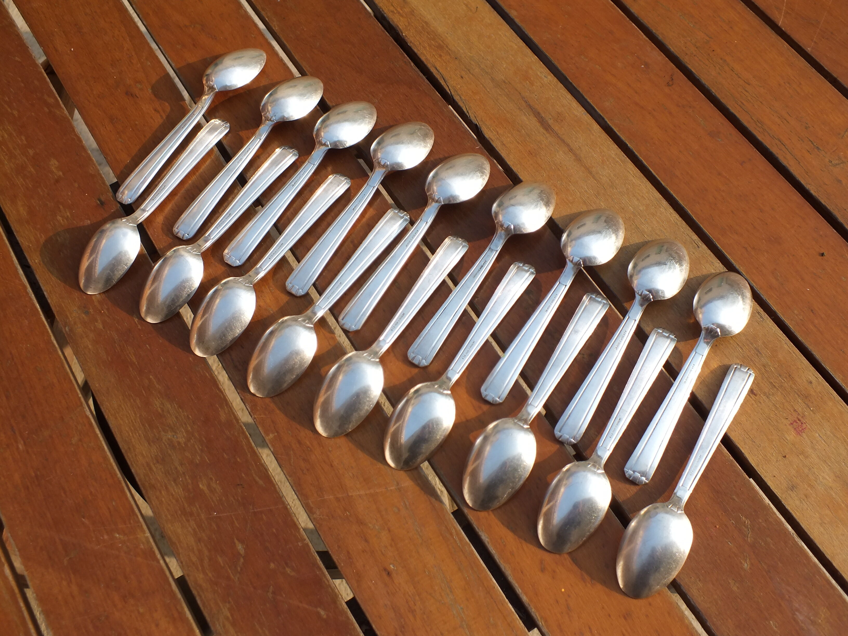 18 petites cuillères Art déco A La Tour d'Argent - en métal argenté Dixi