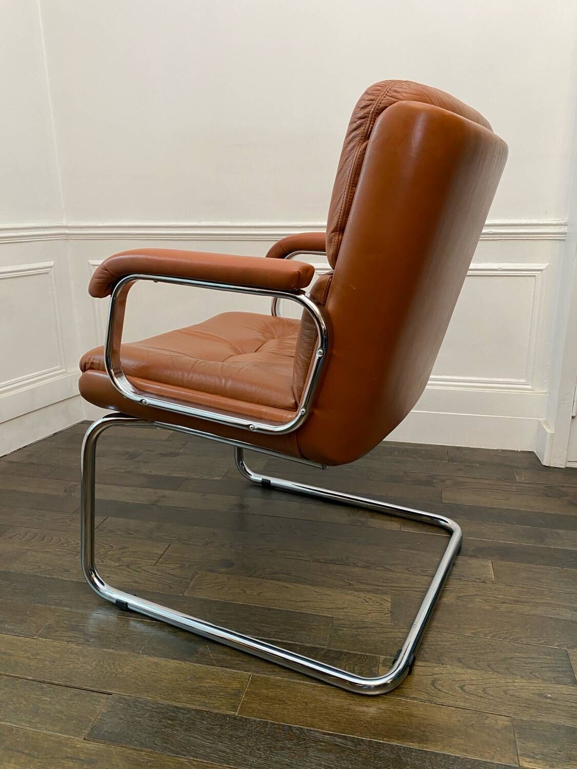 Vintage camel leather and chrome executive chair - Italian design by Co.Fe.Mo - 80's