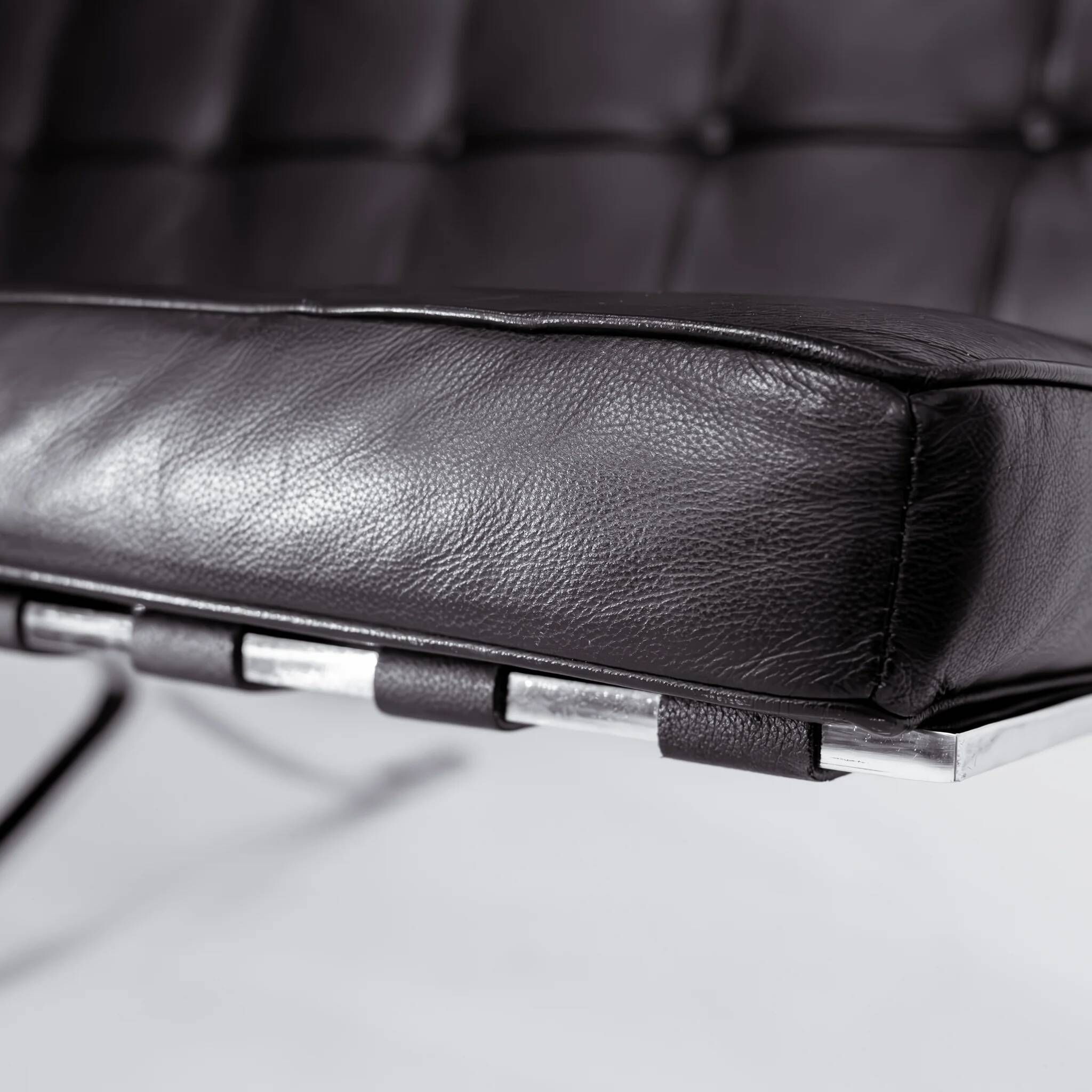 Barcelona vintage 2-seater sofa – high-quality reproduction of Mies van der Rohe's design.